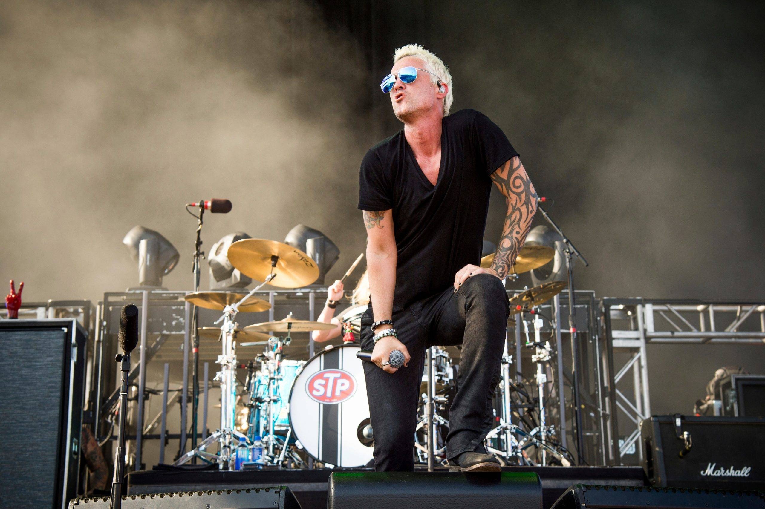 Stone Temple Pilots, Baltimore, Parking garage, Inner Harbor, 2560x1710 HD Desktop