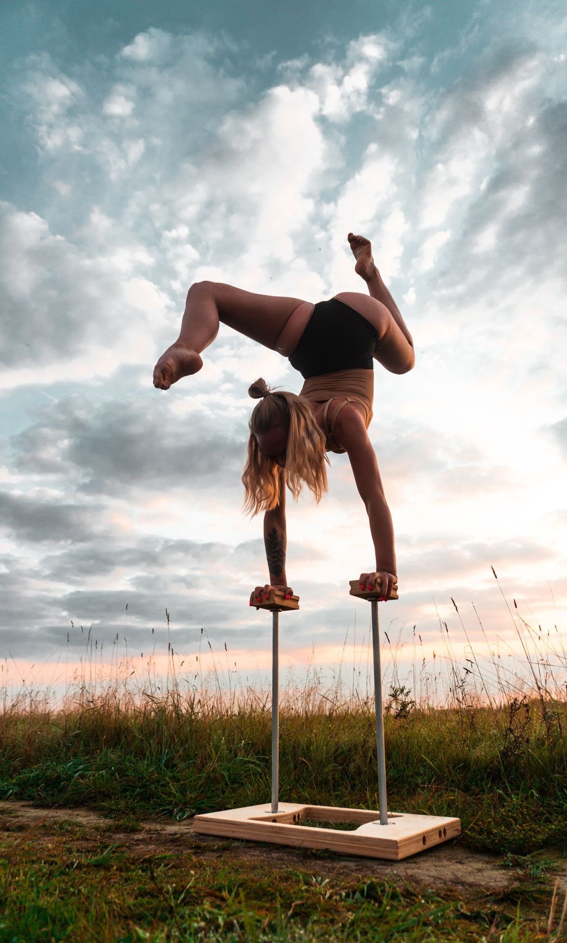 Handstand wallpapers, Top free backgrounds, Strength and balance, Acrobatic skills, 1160x1920 HD Phone
