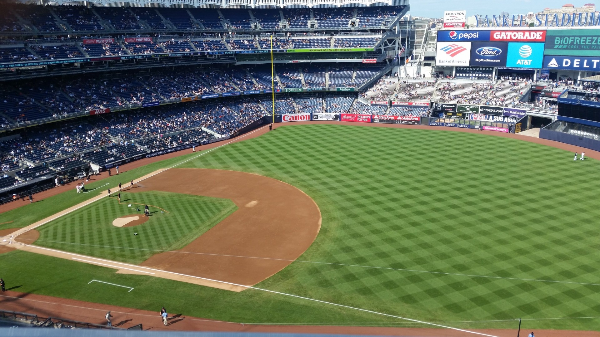 Yankee Stadium HD, Professional baseball, High-definition capture, Iconic sports arena, Clear day game, 1920x1080 Full HD Desktop