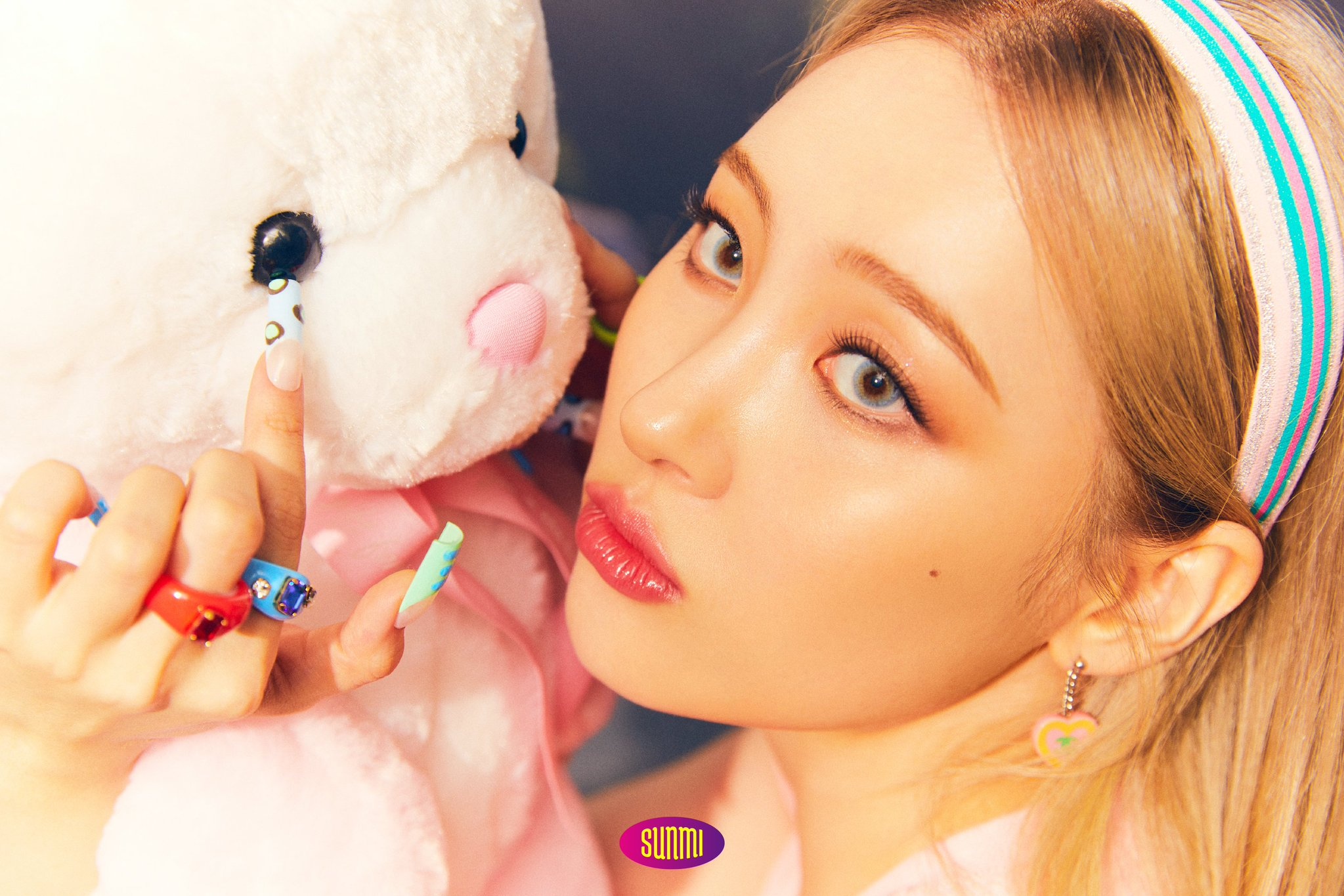 Watch: Sunmi Says You Can't Sit With Us In Fierce Comeback MV | Soompi 2050x1370