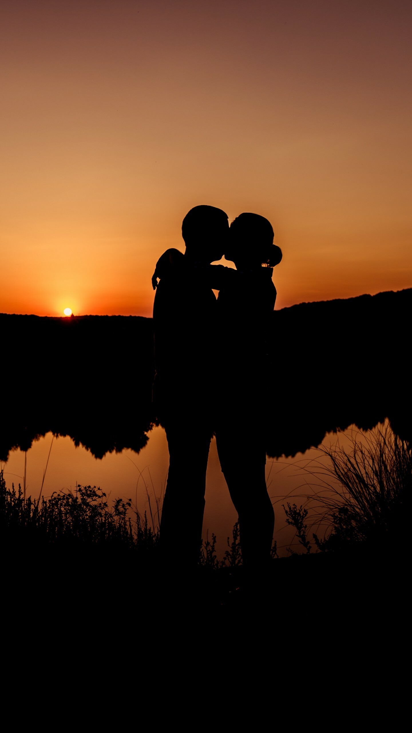 Kiss wallpaper sun, Bright and warm, Romantic vibes, Love's embrace, 1440x2560 HD Phone