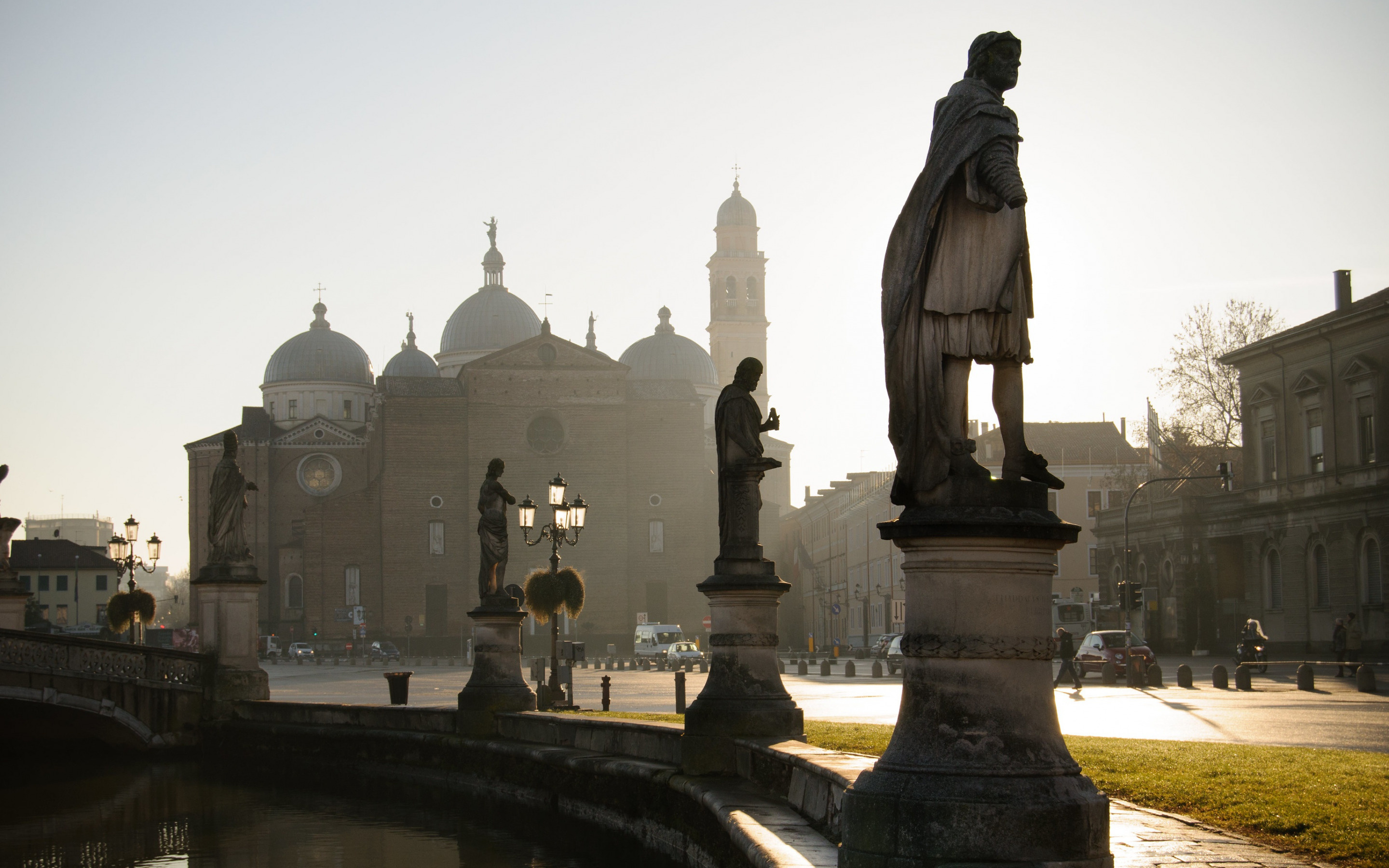 Abbey of Santa Giustina, Morning sunrise, Prato della Valle landmark, Serene Veneto, 2880x1800 HD Desktop