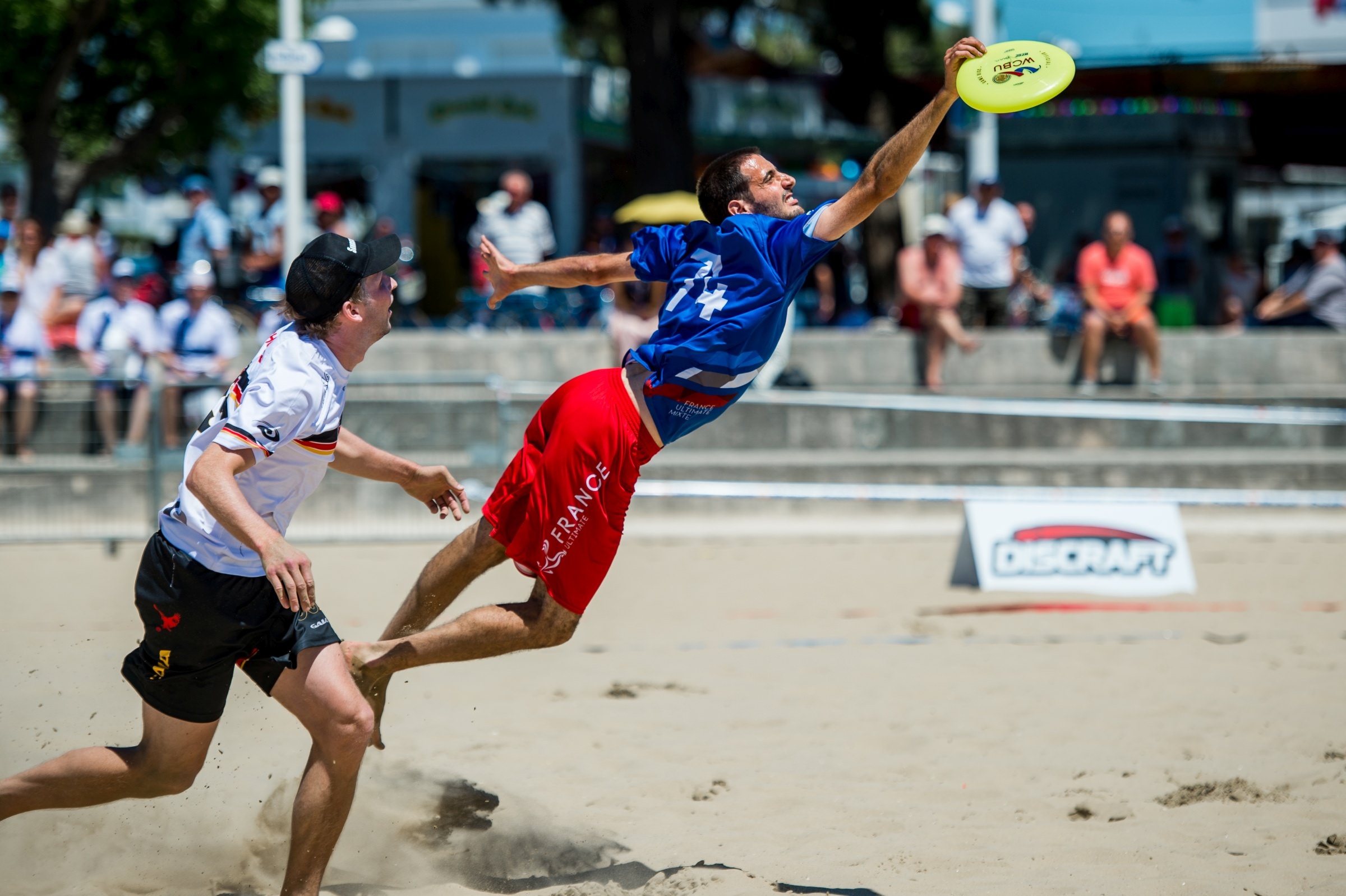 EBUCC 2021 volunteers, Frisbee championship support, Disc sports event, Ultimate frisbee volunteers, 2400x1600 HD Desktop