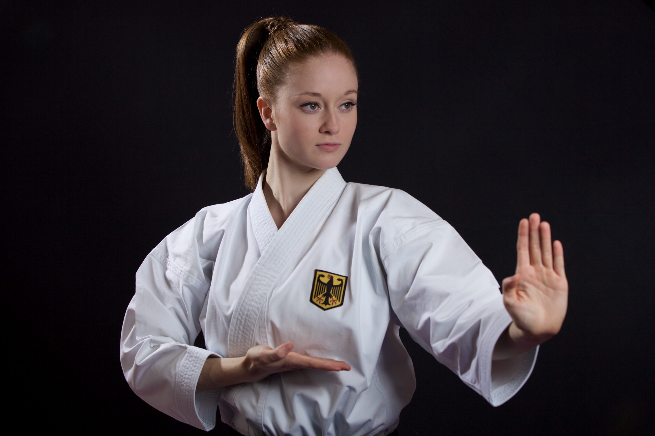 Karate sport, Lena Mayer, Olympic 2024, Sportheilbronn magazine, 2560x1710 HD Desktop