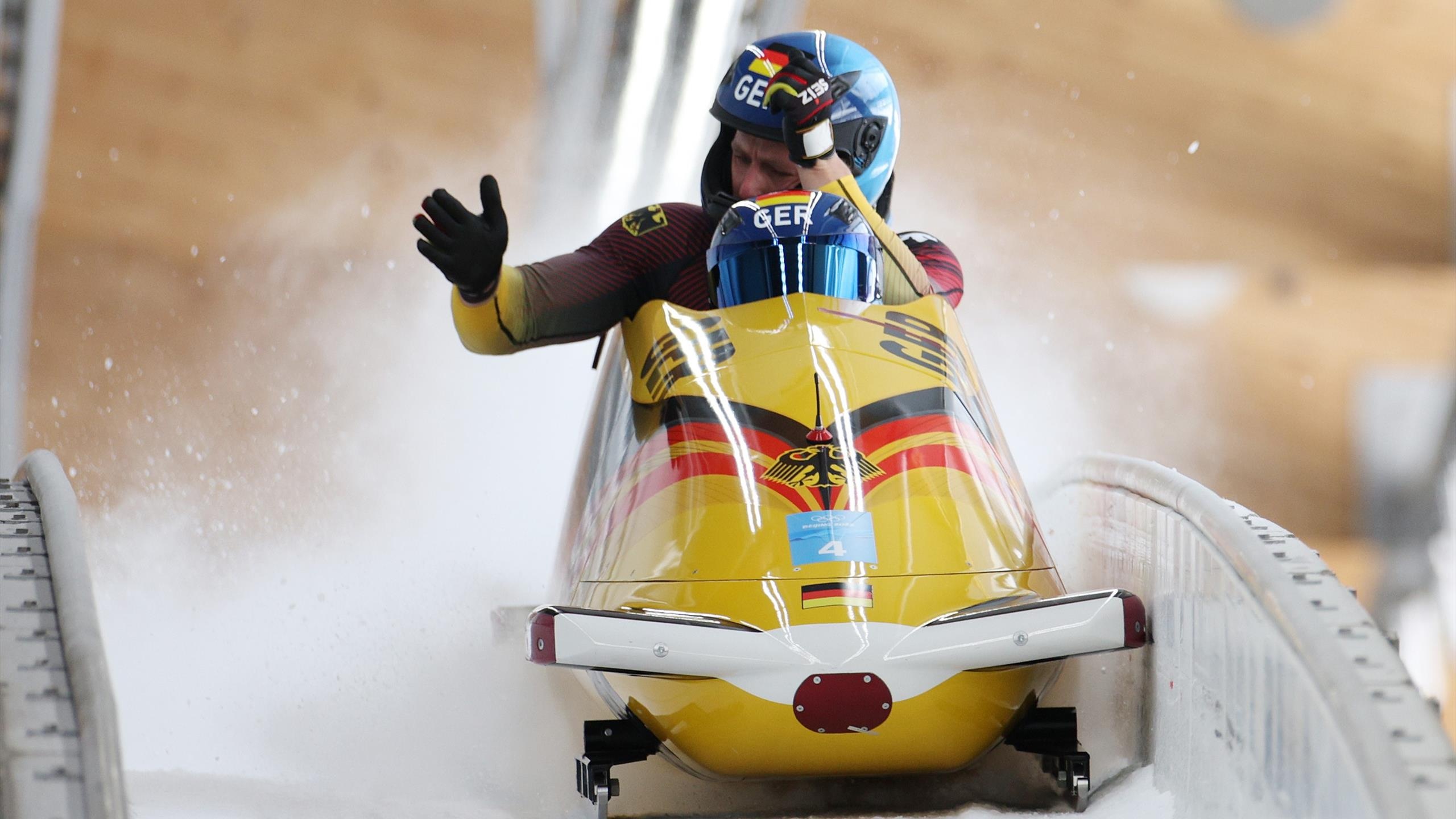Laura Nolte's dominance, German sliding power, 2 woman bobsleigh gold, Winter Olympics 2022, 2560x1440 HD Desktop