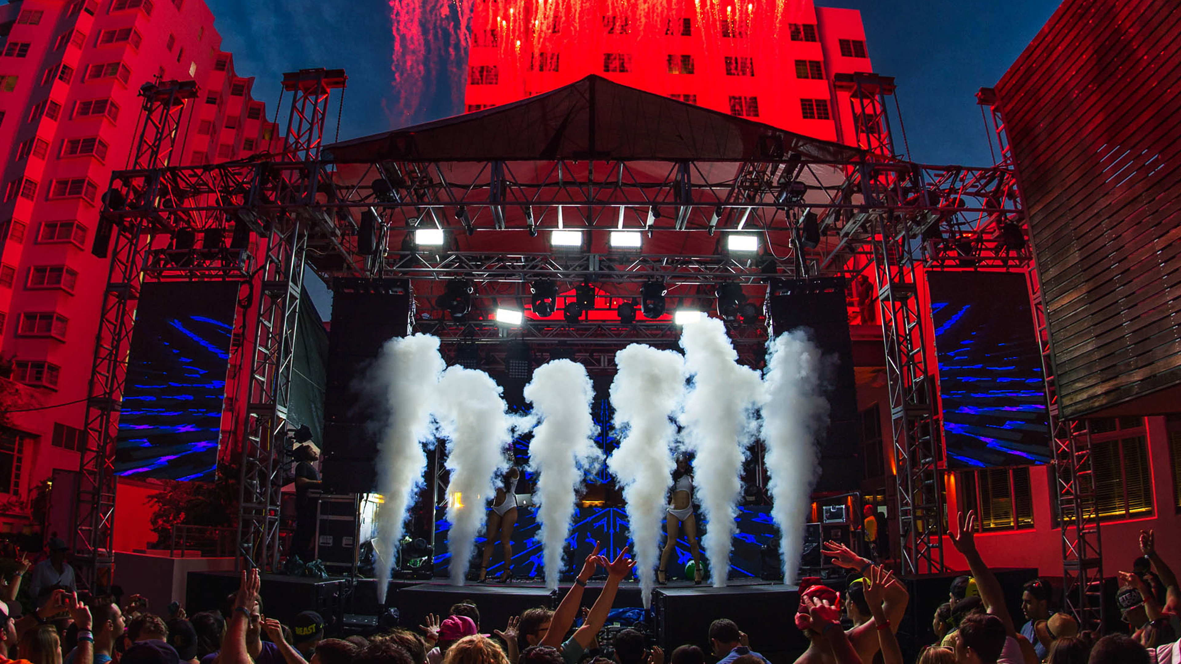 Concert, Party show, Energetic crowd, Night lights, 3840x2160 4K Desktop