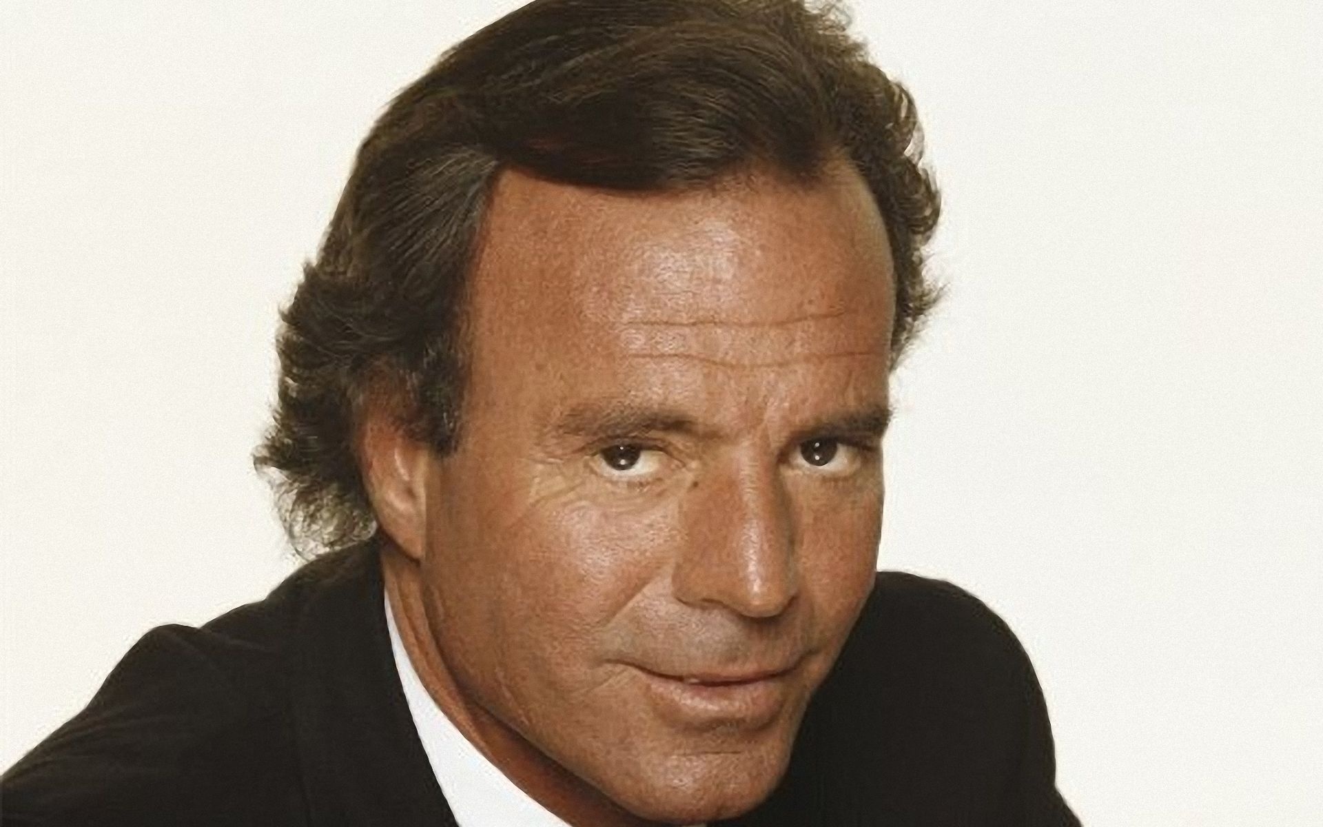 Julio Iglesias, beautiful love song, heartfelt lyrics, lyrical masterpiece, 1920x1200 HD Desktop