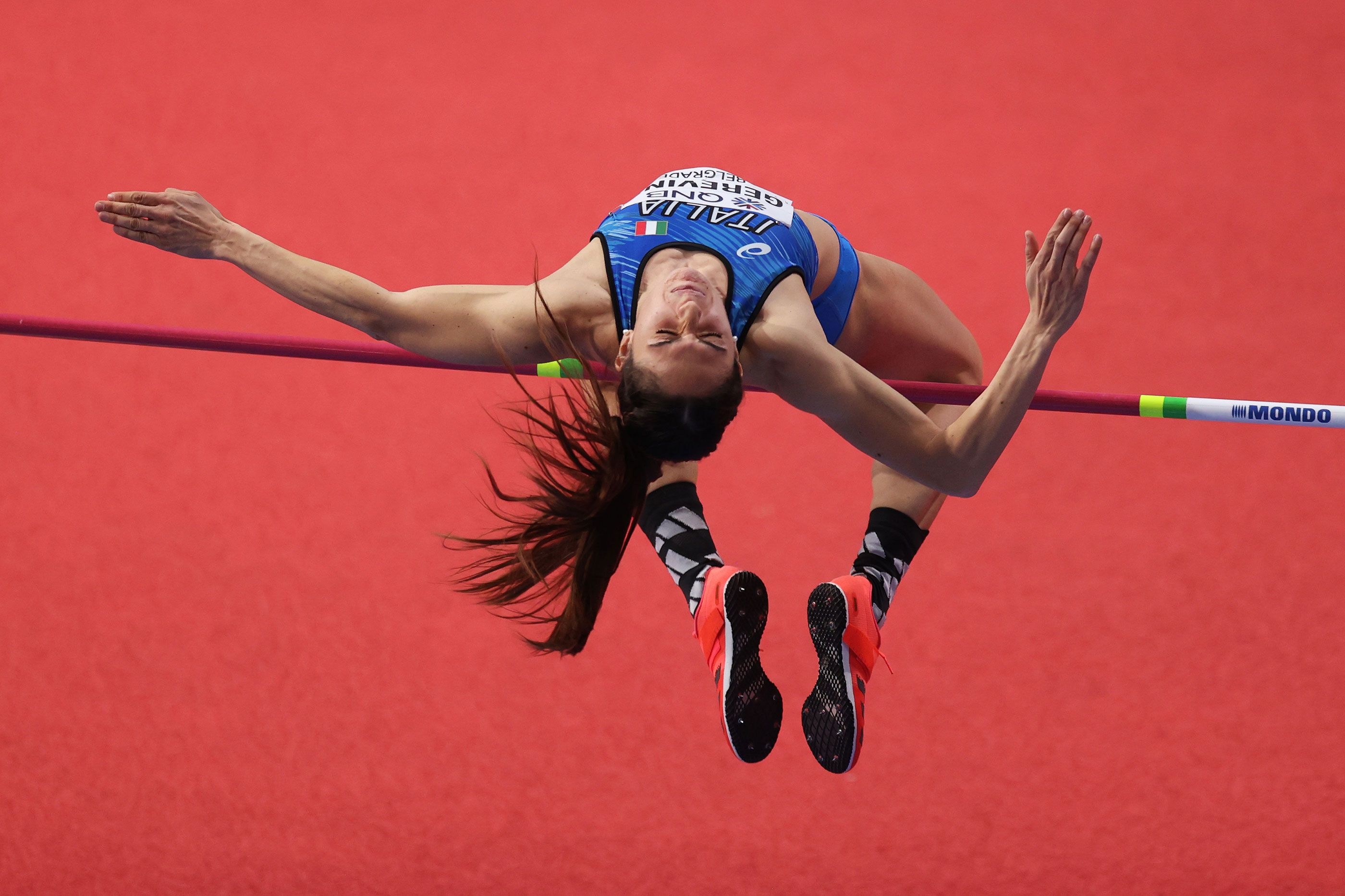 Sveva Gerevini, High Jump Wallpaper, 2800x1870 HD Desktop