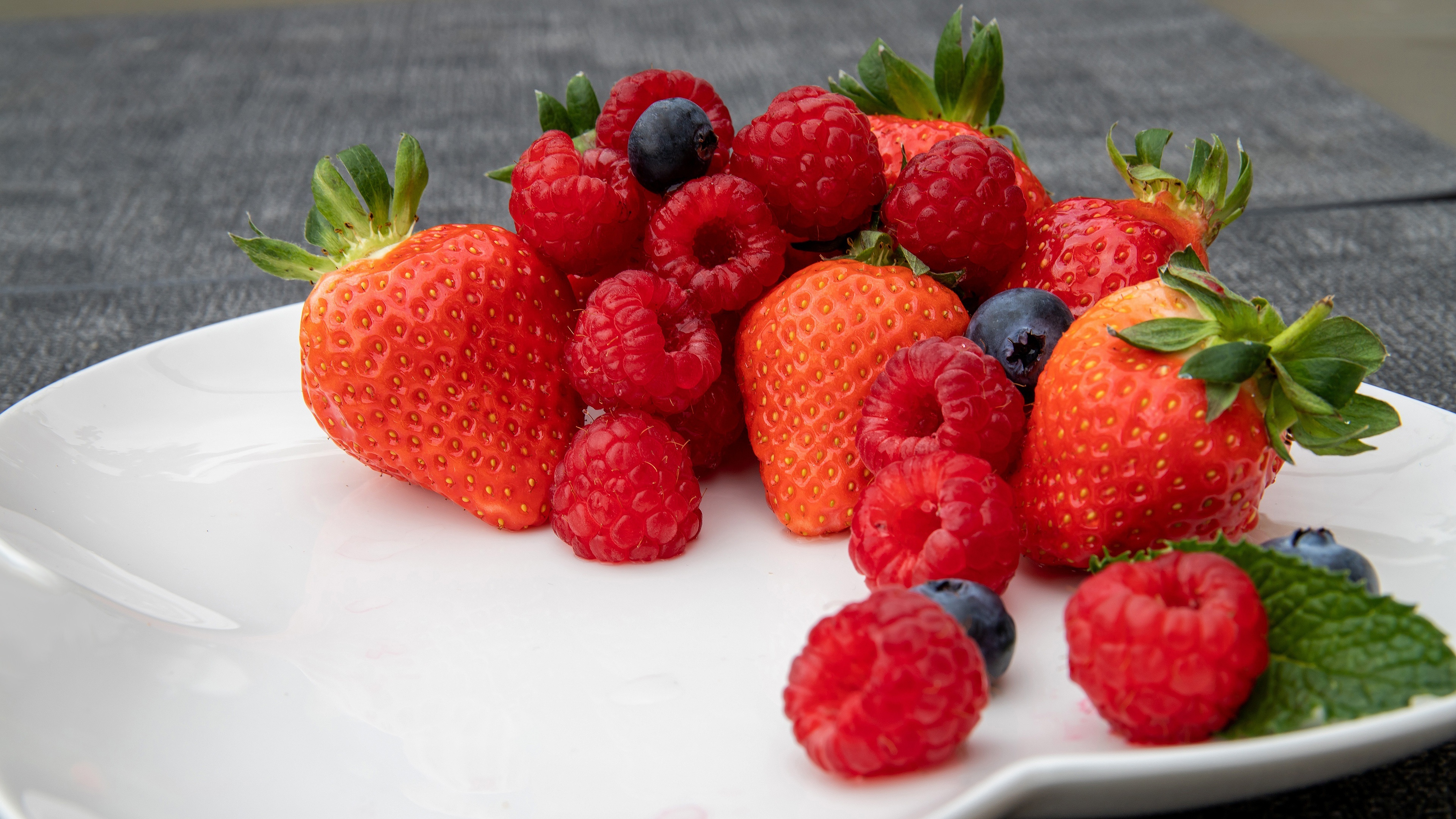 Breathtaking 4K wallpaper, Vibrant berry background, Luscious fruit image, Tempting and colorful, 3840x2160 4K Desktop