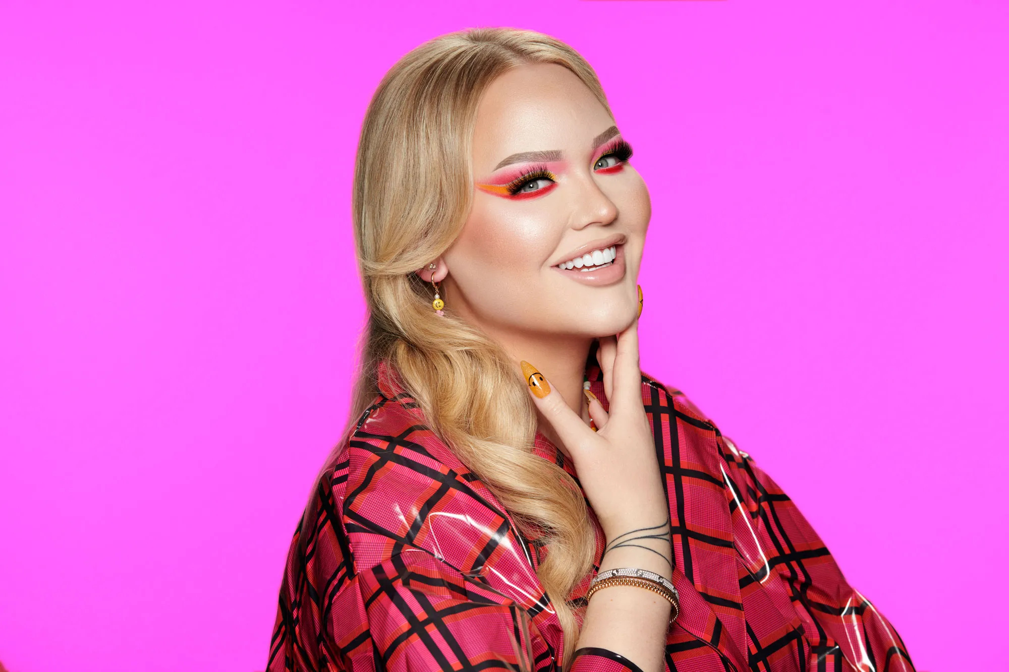 NikkieTutorials, Teaming up, Beauty bay, Eyeshadow palette, 2000x1340 HD Desktop