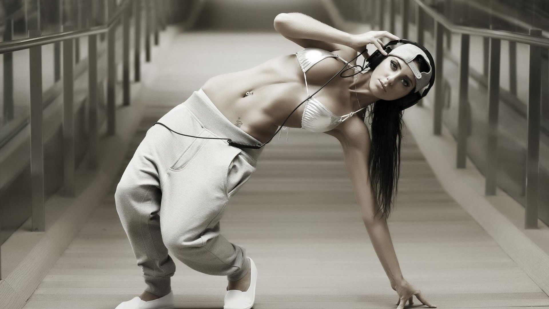 Hip-hop Dance, Hip-hop girl, Fashionable backgrounds, Stylish attire, 1920x1080 Full HD Desktop