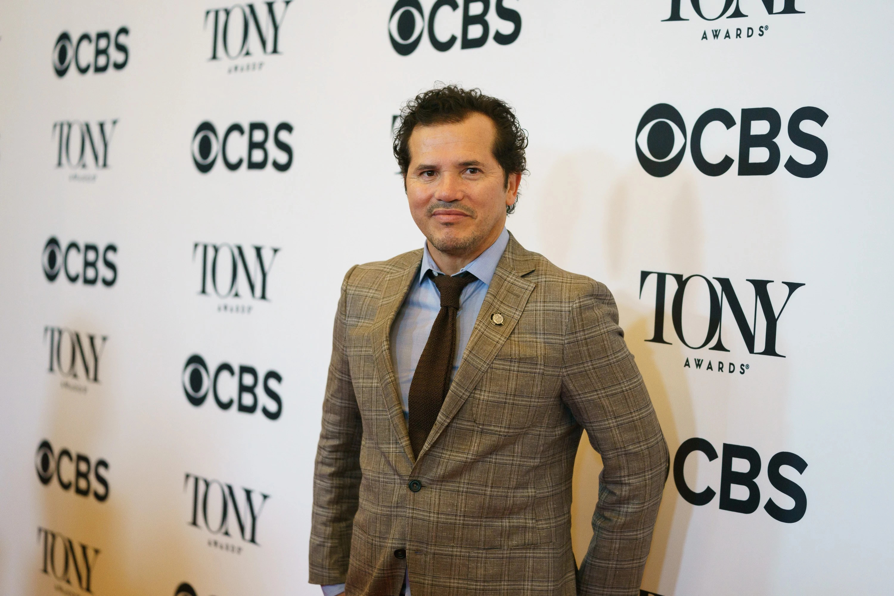 John Leguizamo, Staying out of the sun, Working in film, Versatile actor, 3000x2000 HD Desktop