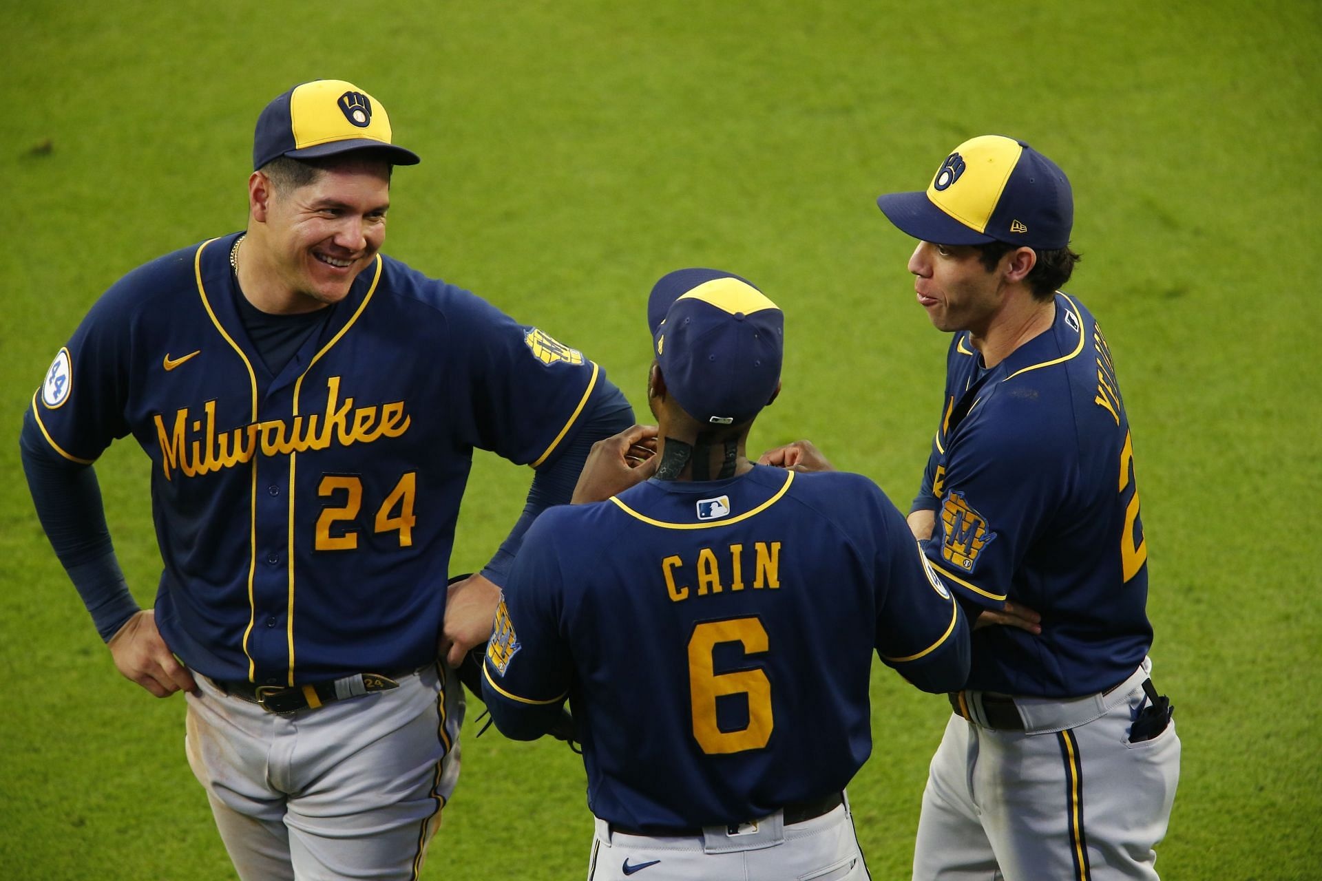 Milwaukee Brewers, Sports season preview, Projected lineups, Bold predictions, 1920x1280 HD Desktop