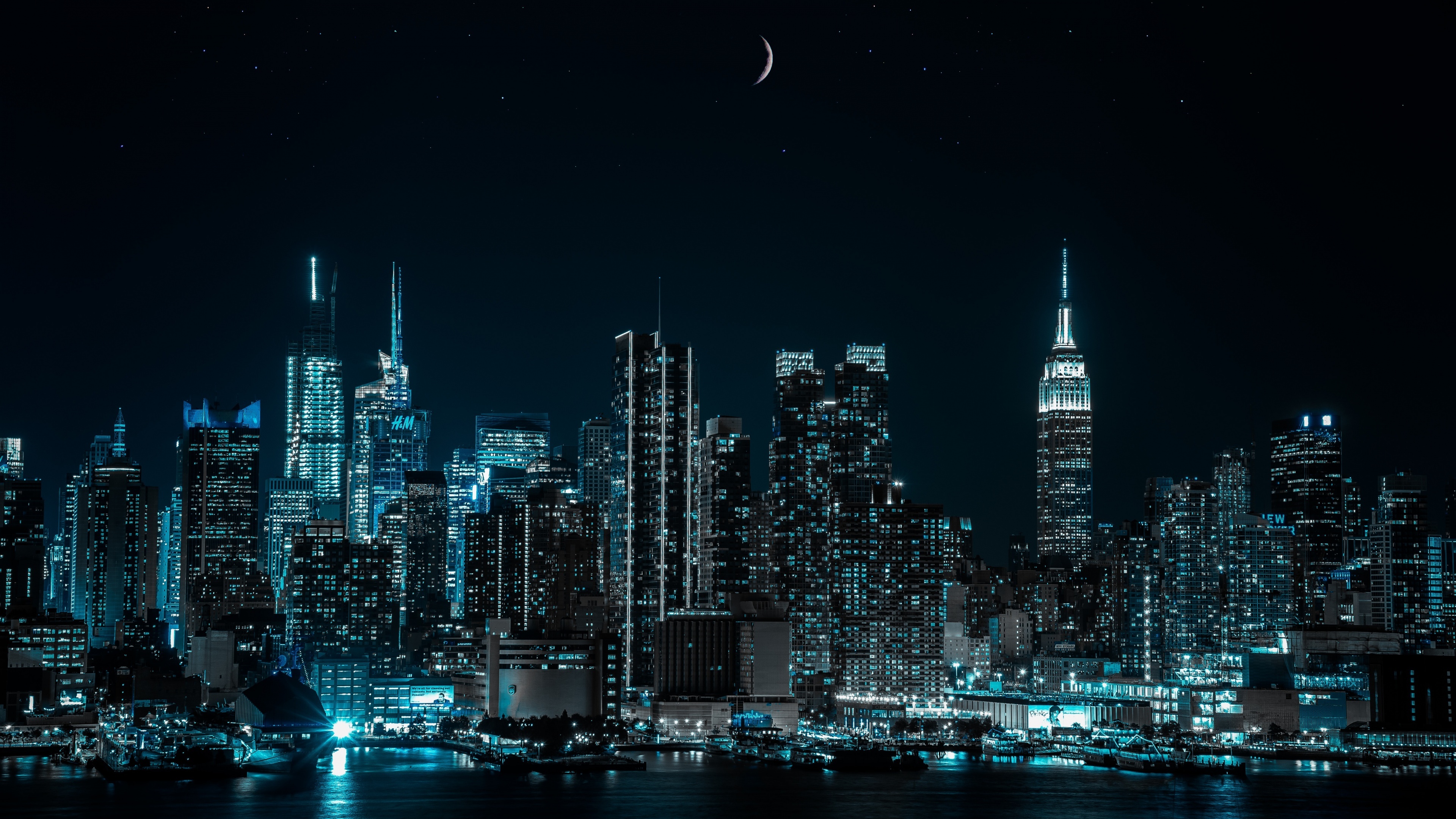 Empire State Building, Midtown Manhattan skyline, crescent moon, 4K Desktop wallpaper