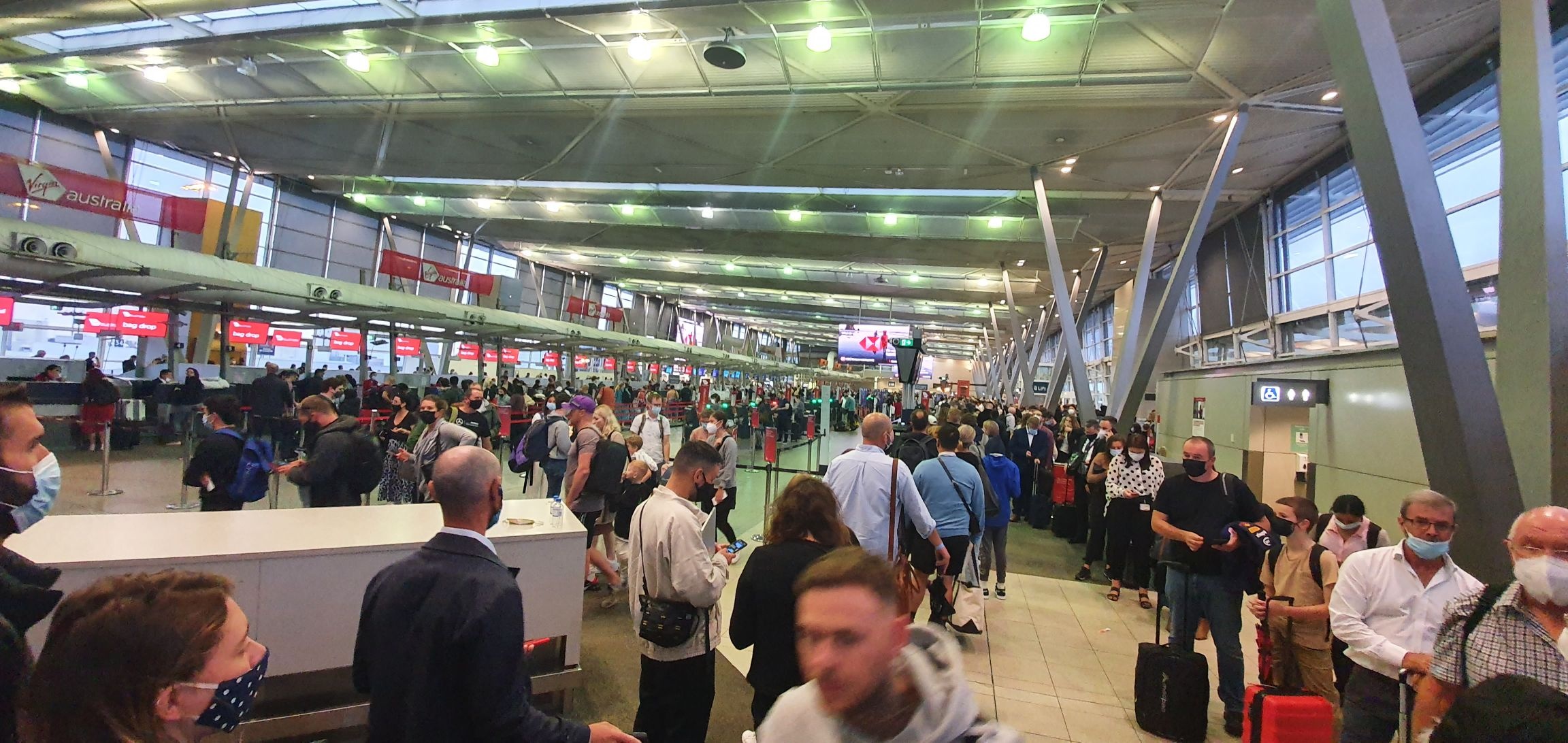 Sydney Airport, Cluster at the moment, Raustralia, Travel, 2310x1100 Dual Screen Desktop