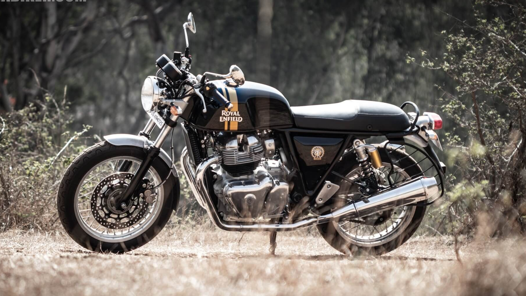 Royal Enfield Continental GT 650, Chrome exhaust pipe, Dry grassy field setting, HD Desktop wallpaper