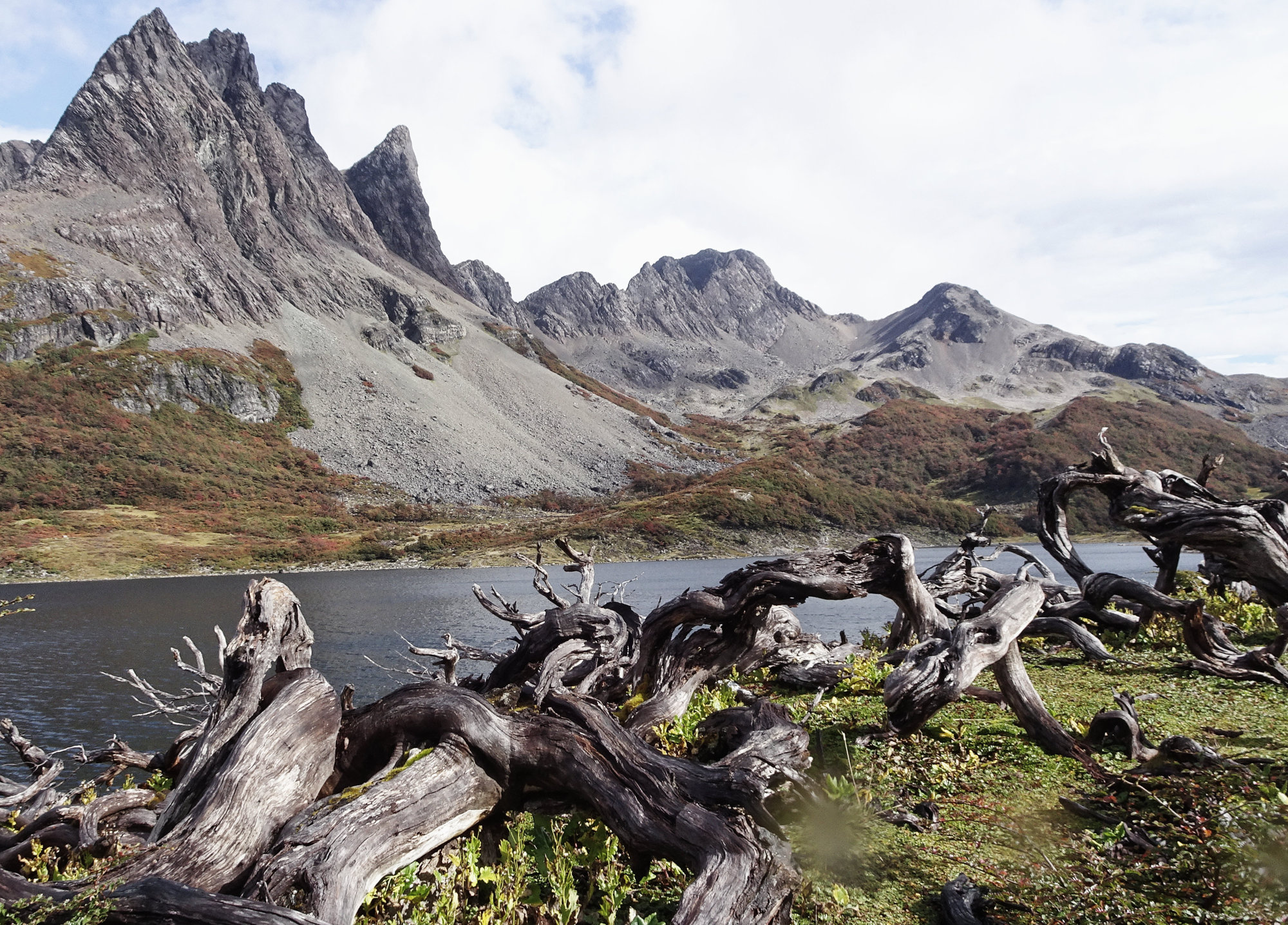 Isla Navarino trekking, End of the world, Dientes circuit, Windhond lake, 2000x1440 HD Desktop