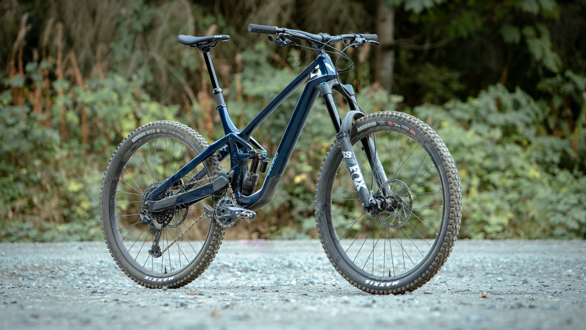 Spartan HP, Cycles Devinci Wallpaper, 2400x1350 HD Desktop