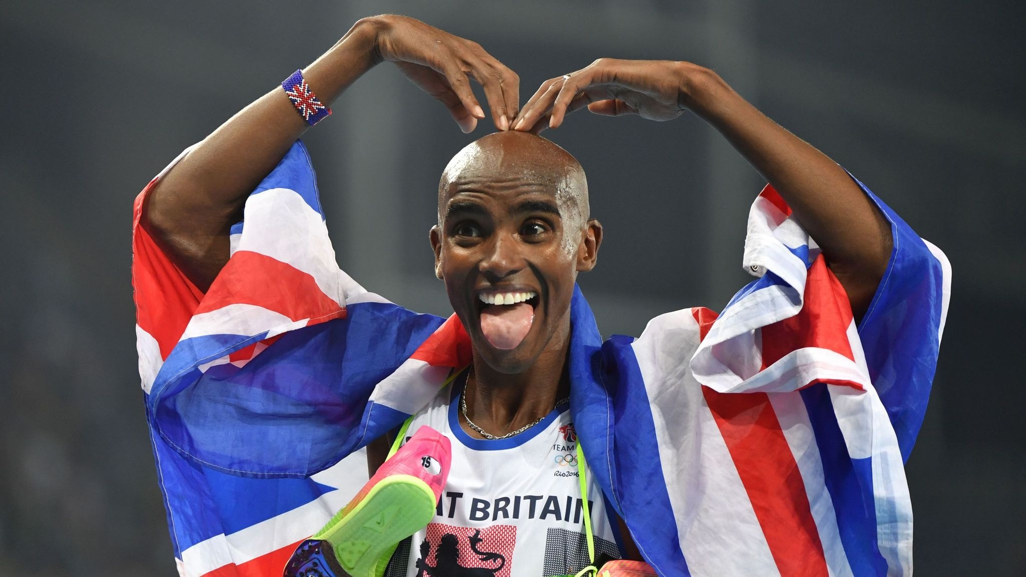 Mo Farah, World-class athlete, Record-breaking performances, Dedication to training, 2050x1160 HD Desktop