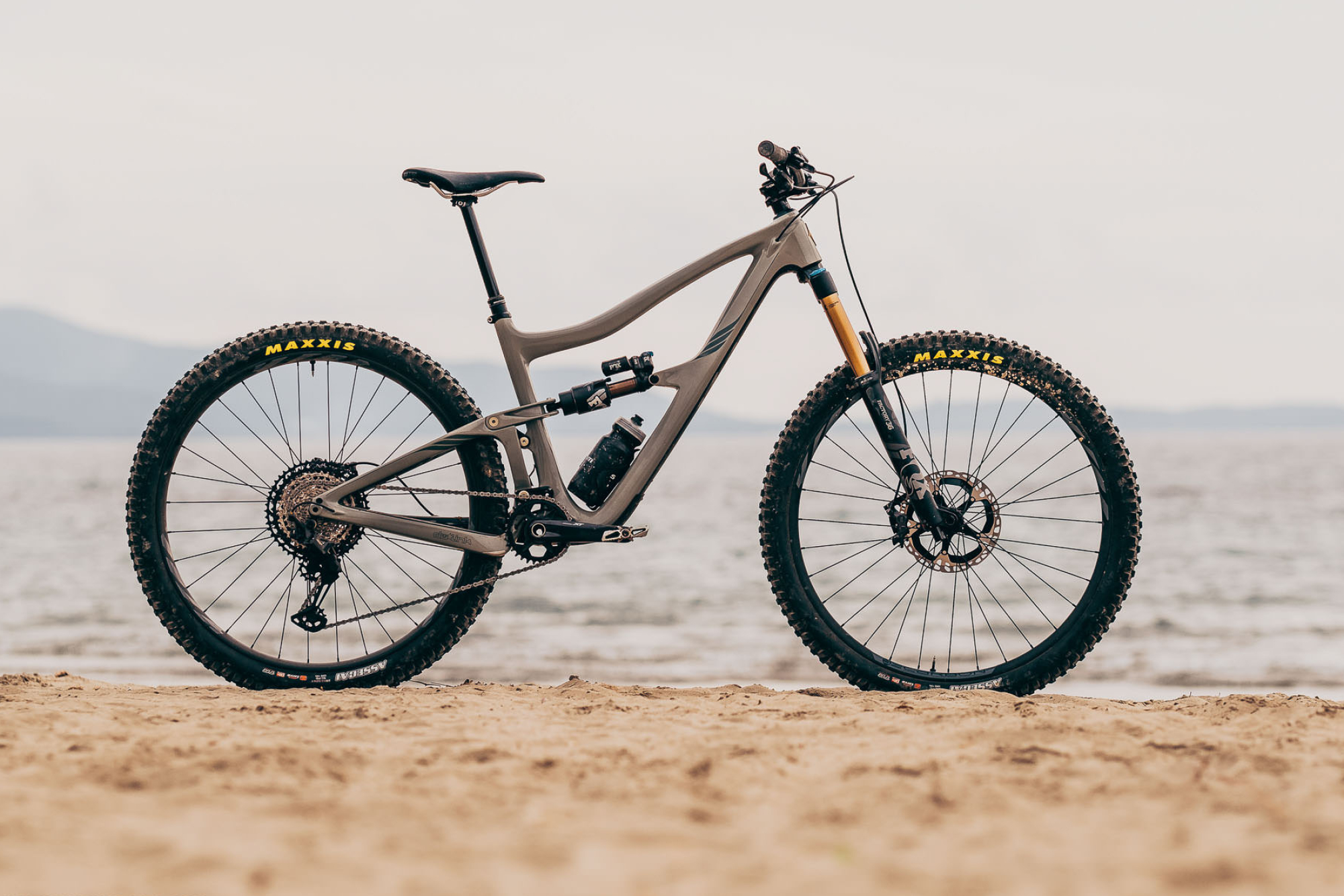 Ibis Ripmo V2, Crossover sensation, Enduro magazine's review, Superior performance, 2000x1340 HD Desktop