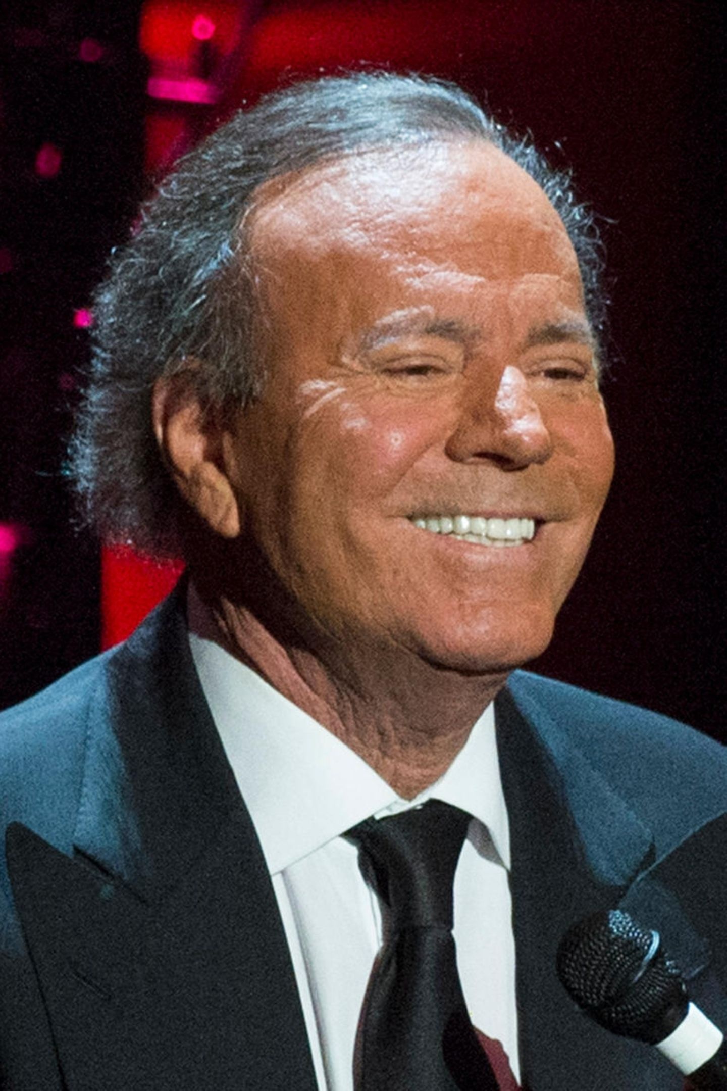 Julio Iglesias, star portrait, news-worthy life, iconic performer, 1440x2160 HD Phone