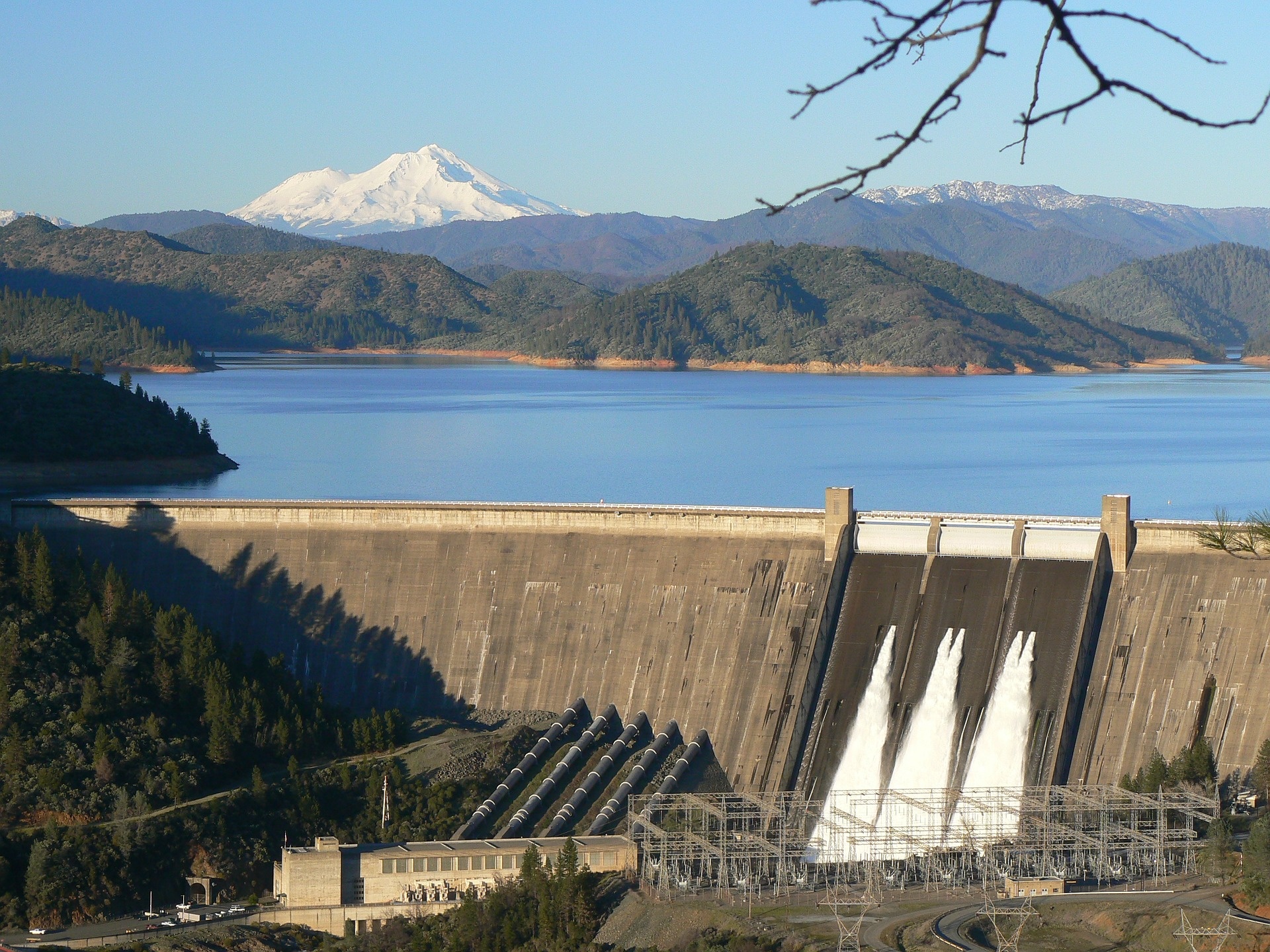 Shasta Lake adventure, Fishing guide services, Lake Shasta bliss, Nature's playground, 1920x1440 HD Desktop