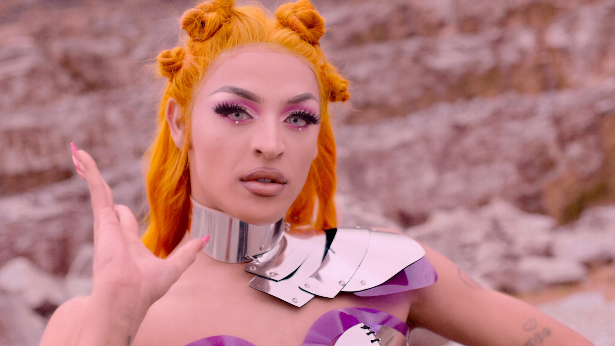 Pabllo Vittar Buzina, Master ProRes, Glamorous visuals, Electrifying performance, 2050x1160 HD Desktop