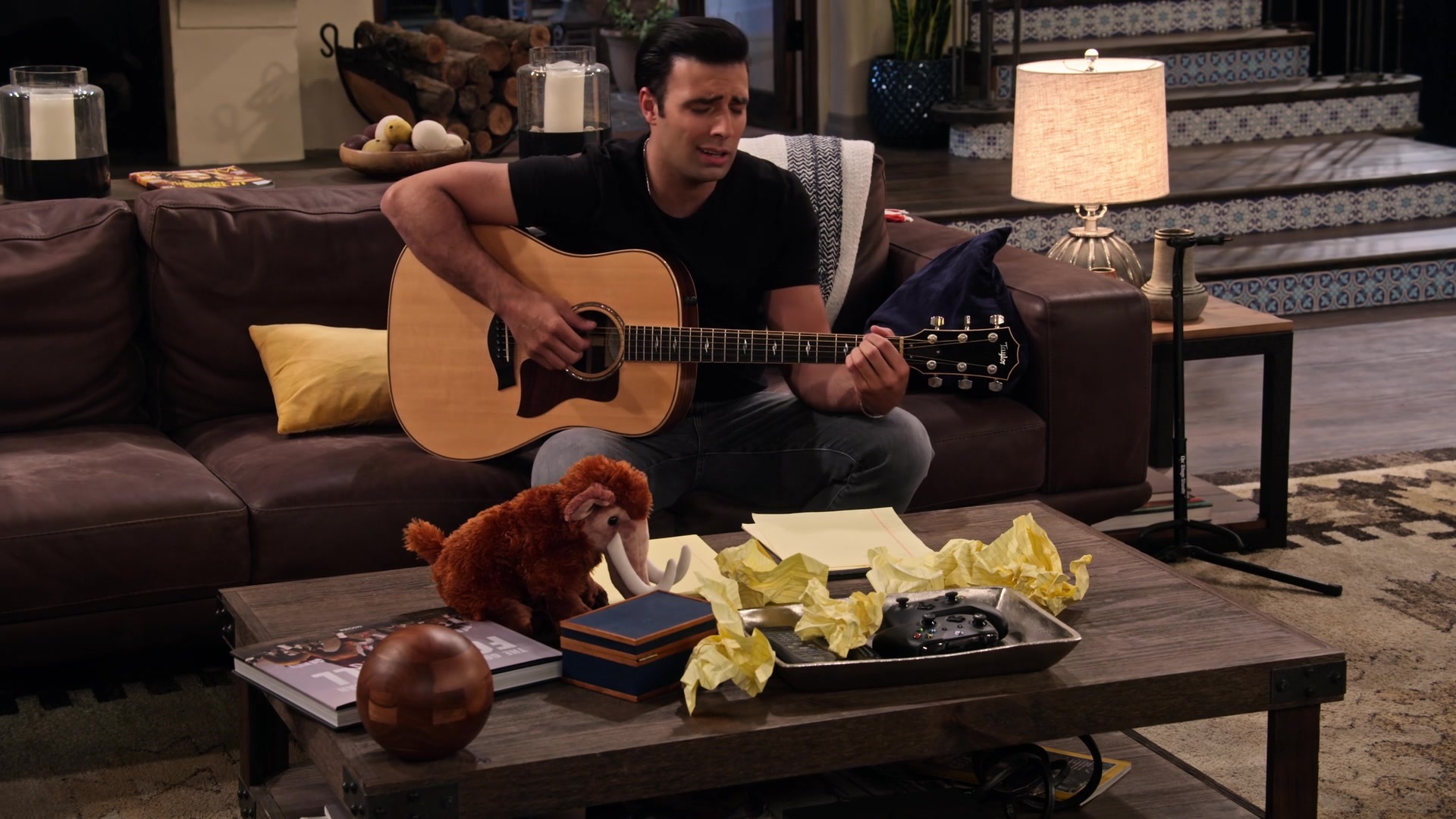 Jencarlos Canela as Victor, Expanding Universe of Ashley Garcia, Taylor guitar, S01E09, 1920x1080 Full HD Desktop