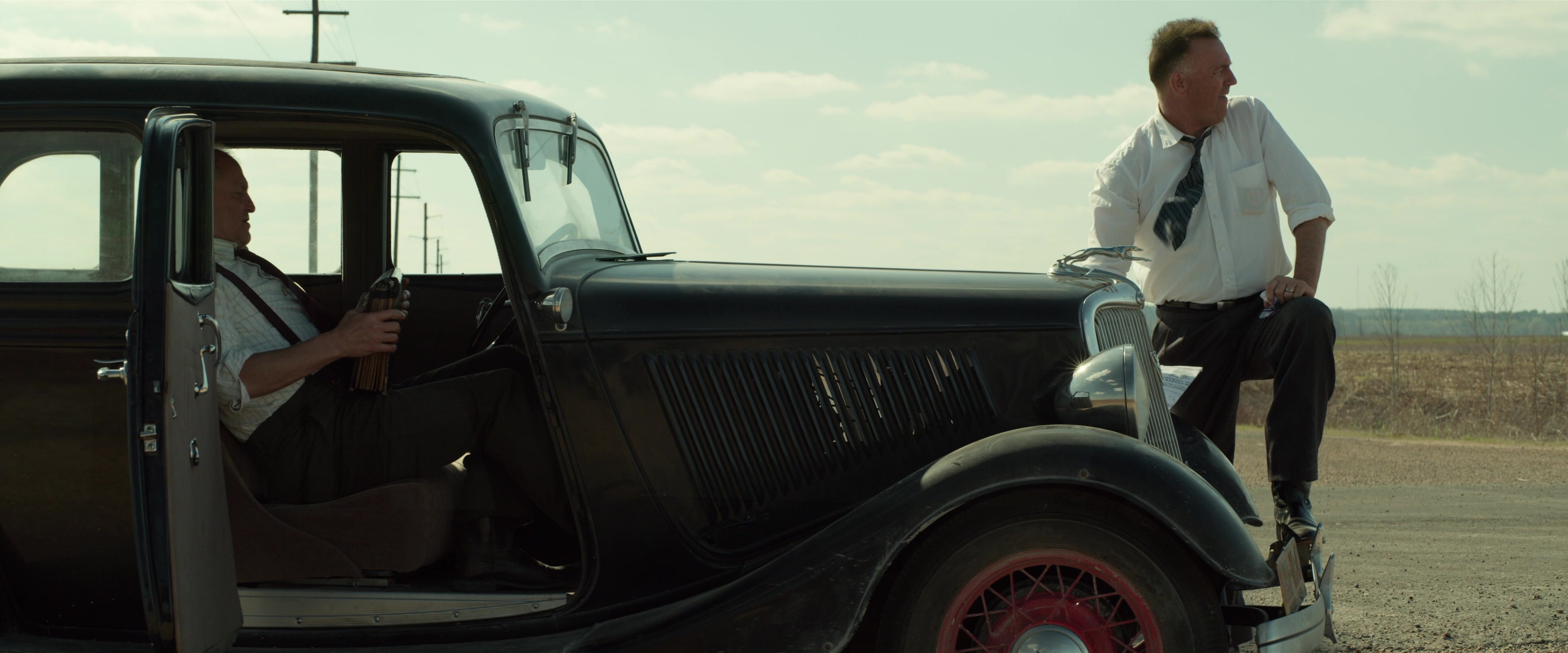 The Highwaymen film stars, Classic Ford V8, Intense action, Police chase, 3840x1600 Dual Screen Desktop