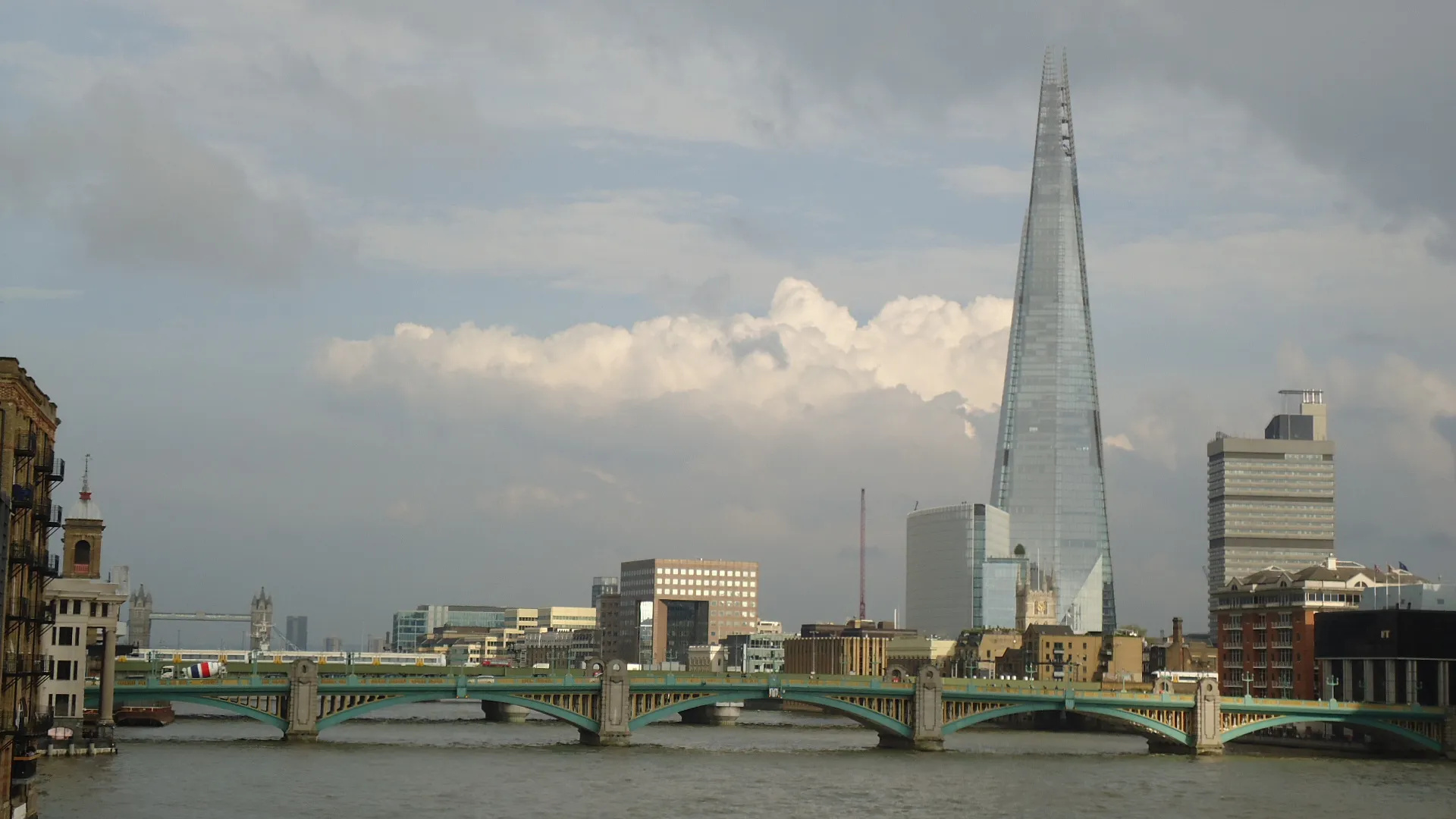 The Shard, London in the rain, Amie brle, 1920x1080 Full HD Desktop