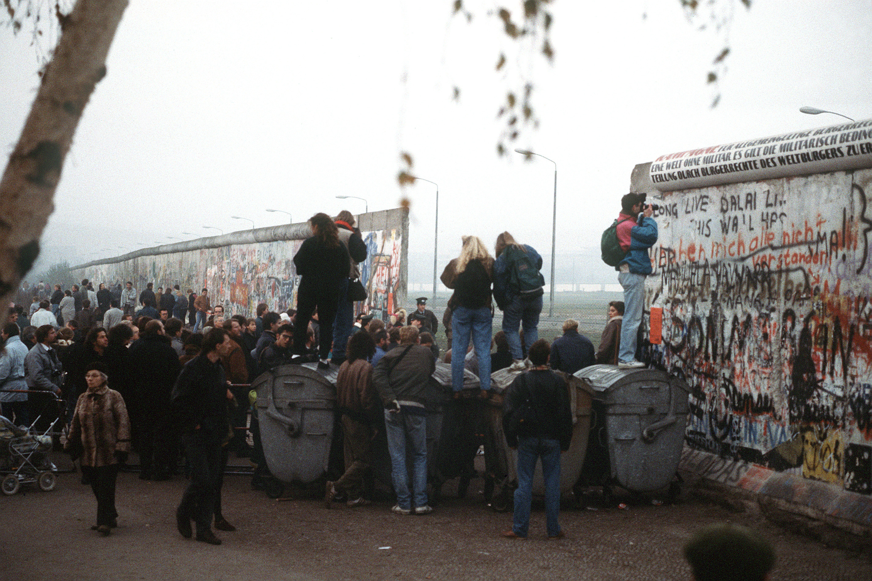 Berlin Wall, 30 years after, Unwritten record, Historical perspective, 2850x1900 HD Desktop