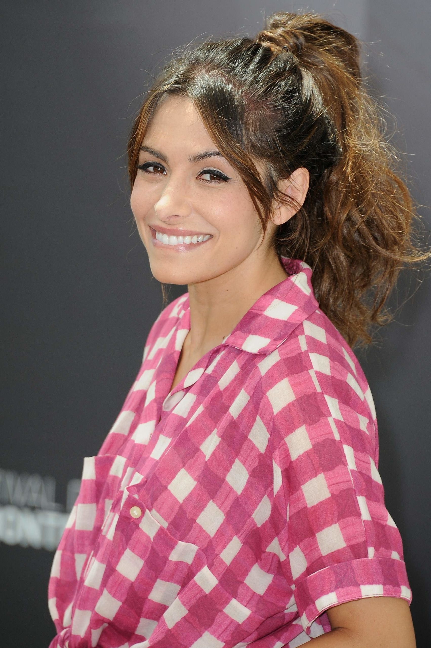 Sarah Shahi, Hot, Pictures, Sexy, 1710x2560 HD Phone