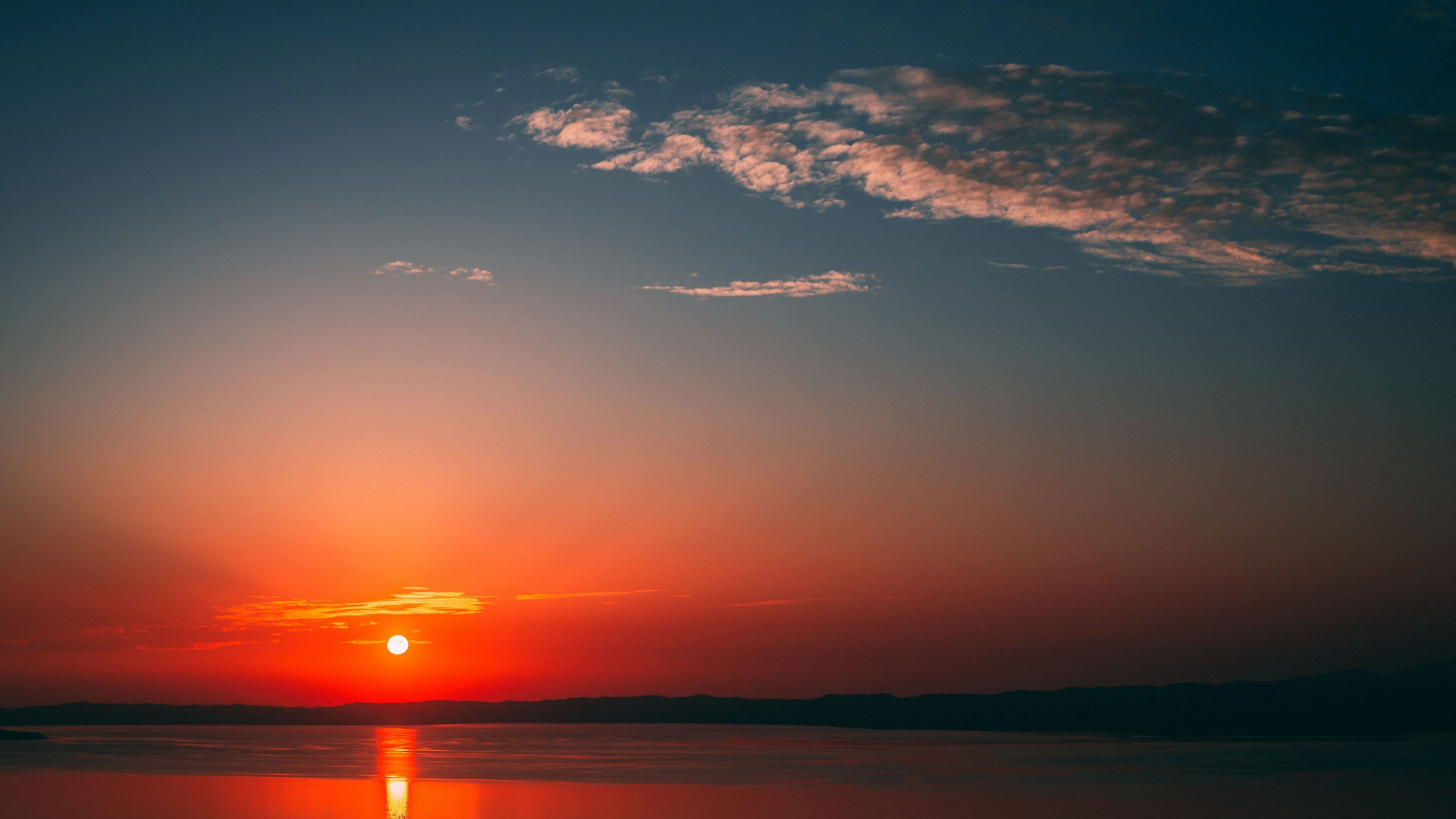 Setting sun over ocean, Sun reflection on water, Orange twilight gradient sky, 4K Desktop wallpaper