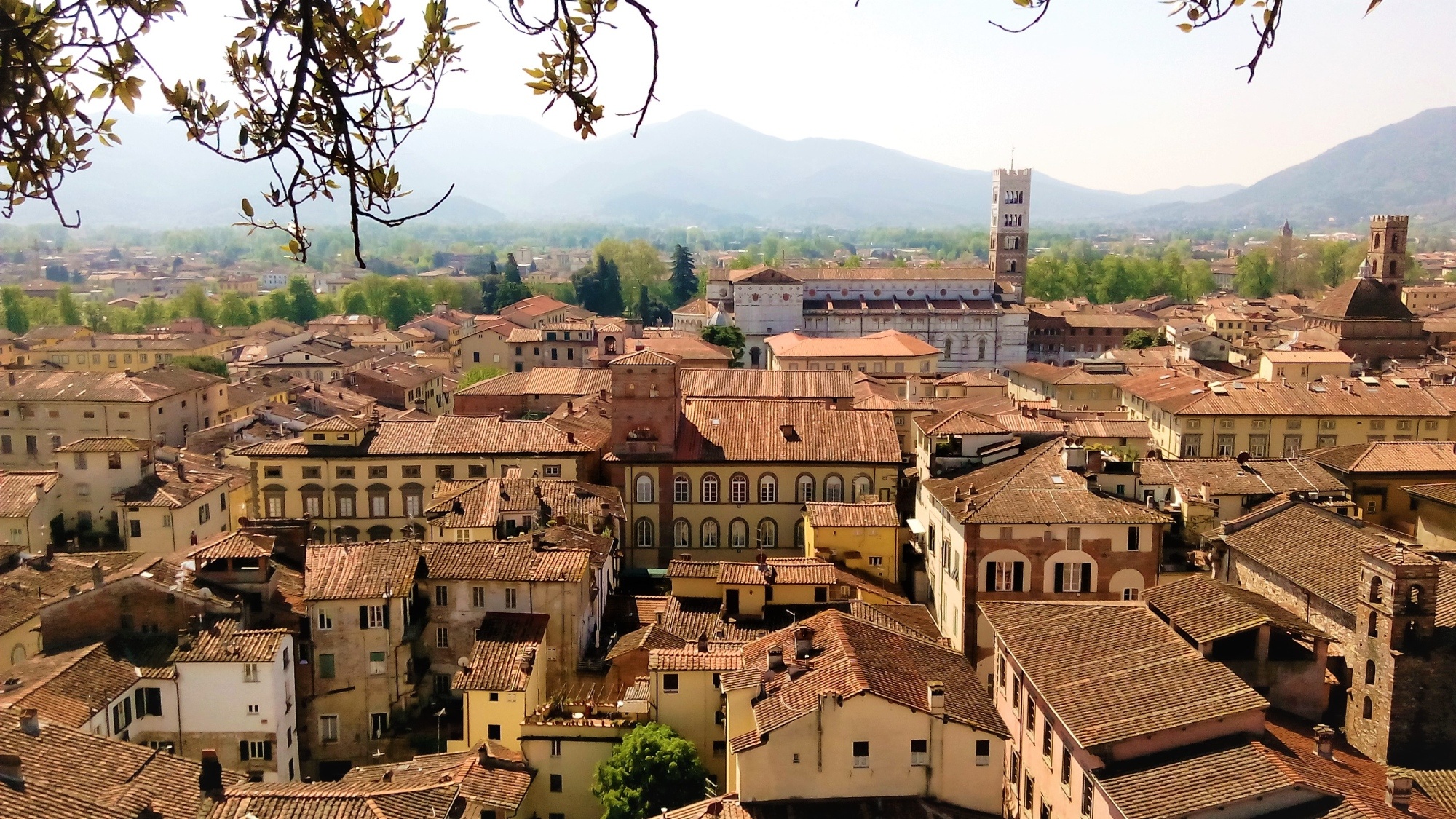 Ebene von Lucca, Nature's beauty, Tuscan countryside, Scenic landscapes, 2000x1130 HD Desktop