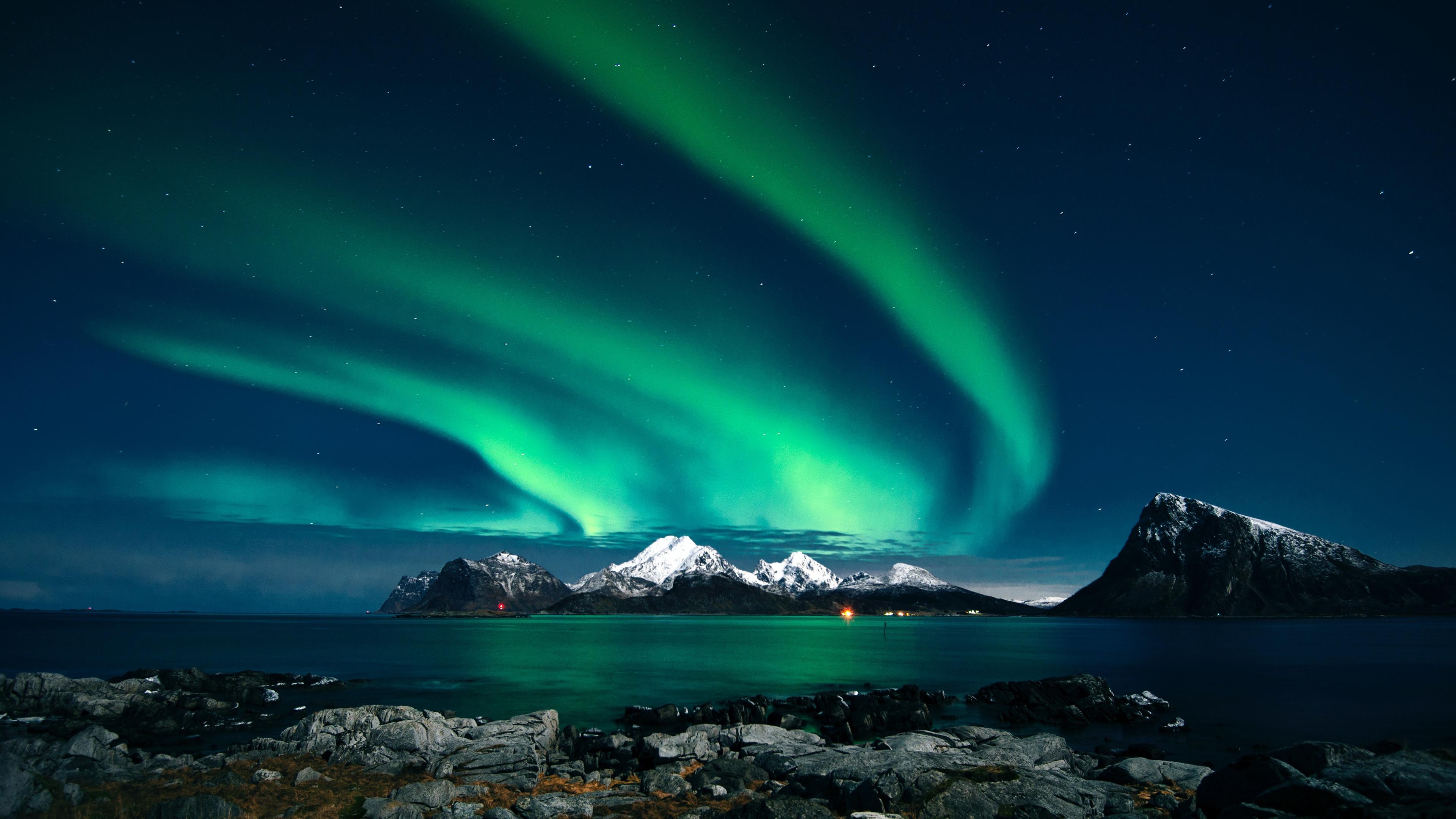 Green Aurora Borealis, Snow-capped mountain range, Rocky coastal shoreline, 4K Desktop wallpaper