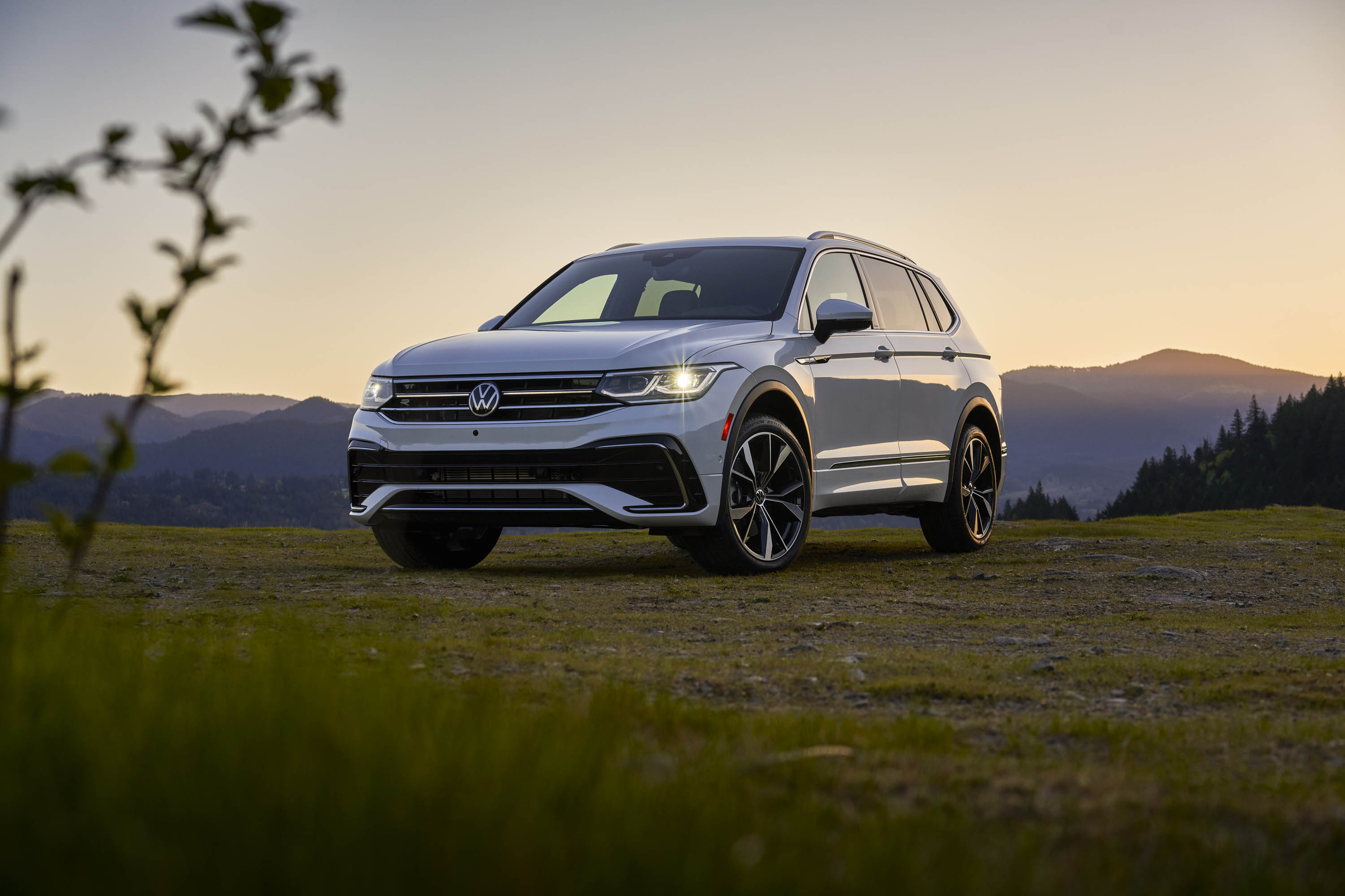 Volkswagen Tiguan SEL R-line, Oryx white, HD picture, 3000x2000 HD Desktop