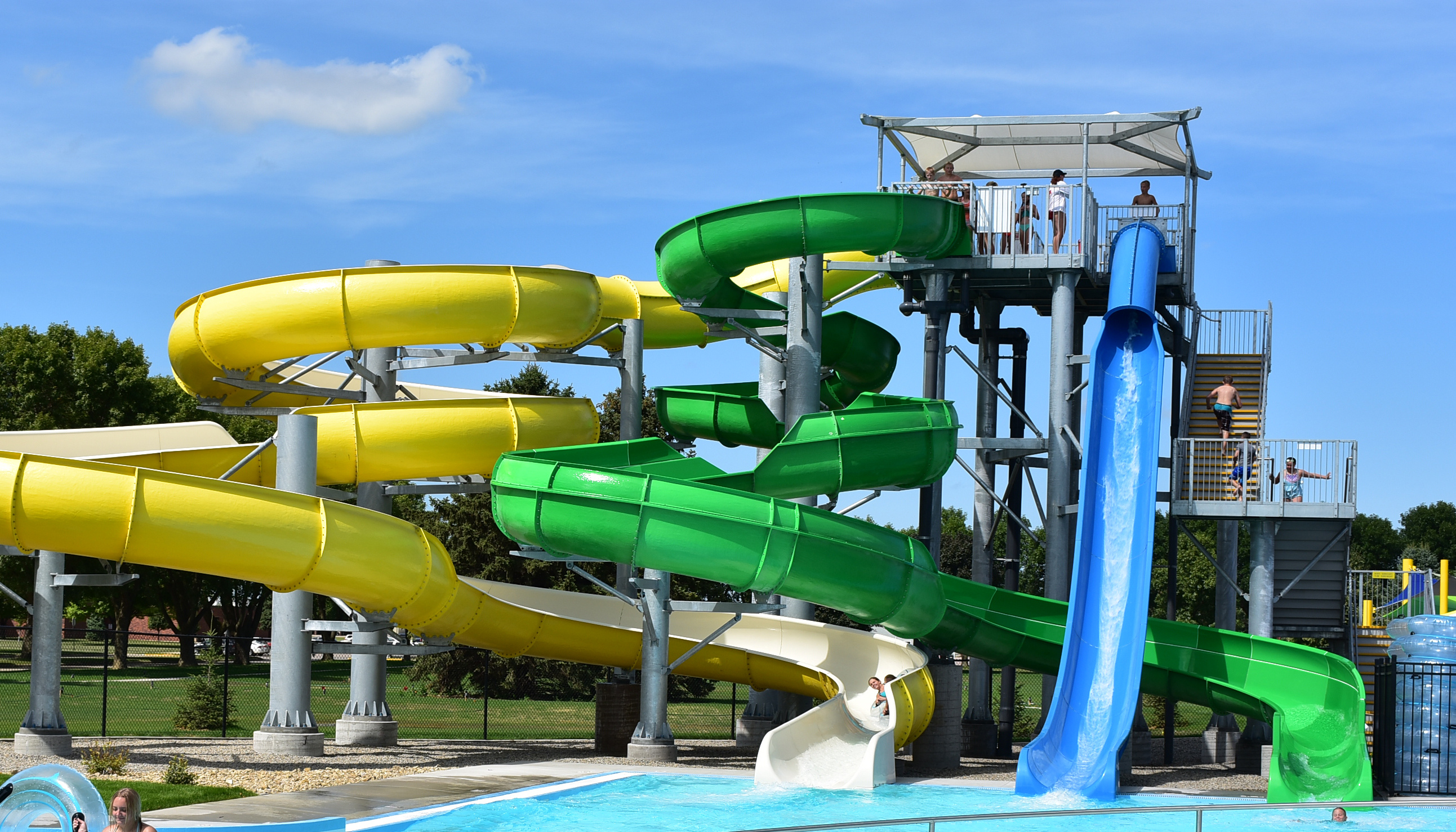 Siouxnami waterpark, Northwest Iowa, Exciting rides, Splashy fun, 2590x1480 HD Desktop