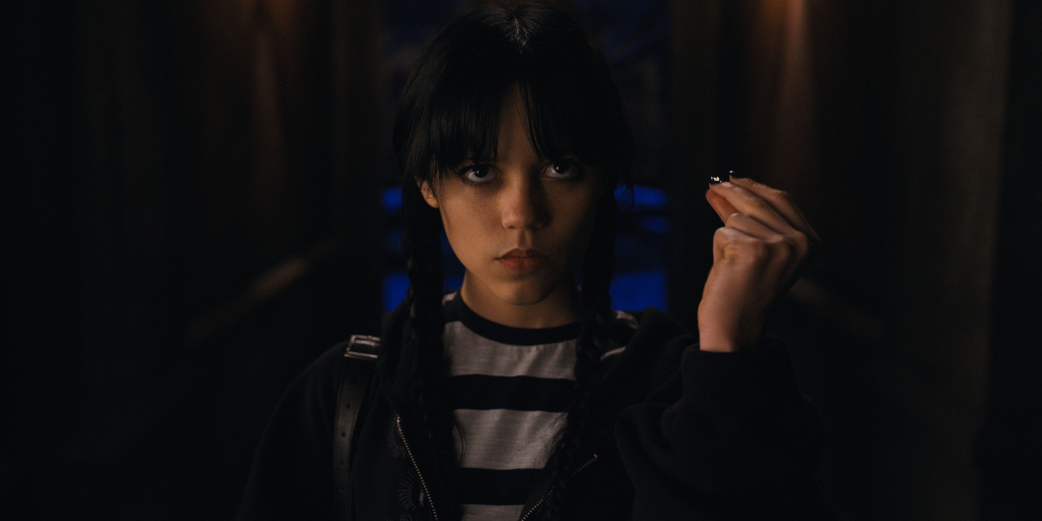 Wednesday Addams, Jenna Ortega, snapping fingers pose, Dual Screen Desktop wallpaper