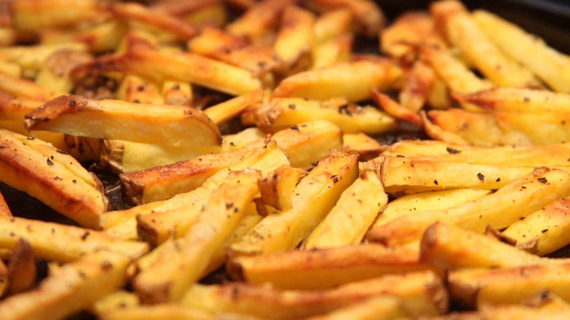 Crispy golden fries, Fast-food classic, Savory snack, Fried potatoes, 1920x1080 Full HD Desktop