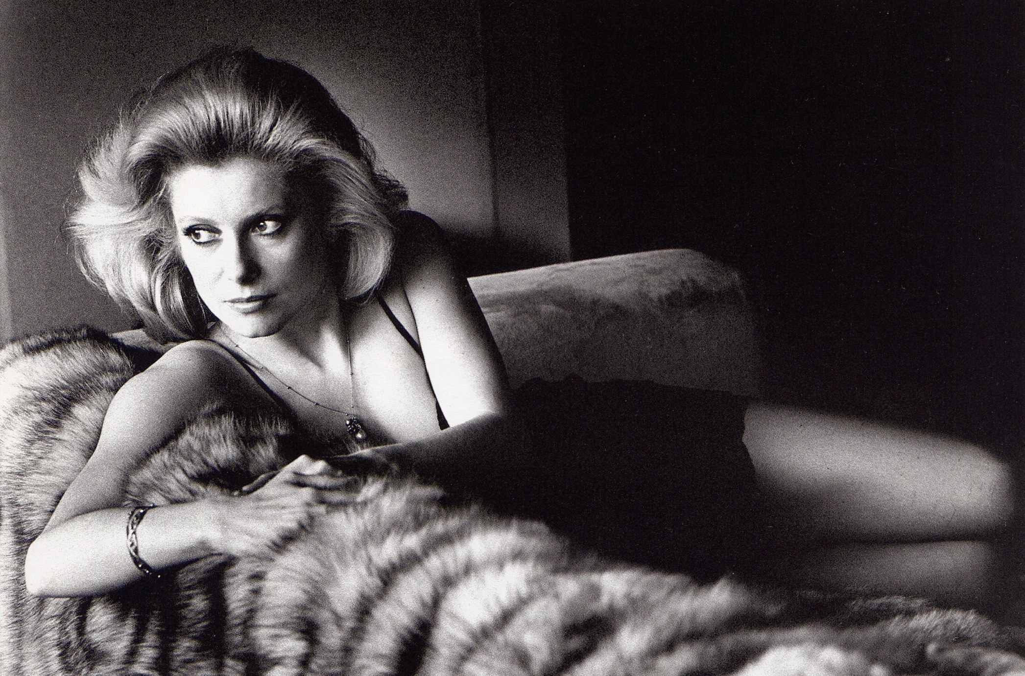 Catherine Deneuve, Dazzling HD wallpapers, 2100x1390 HD Desktop