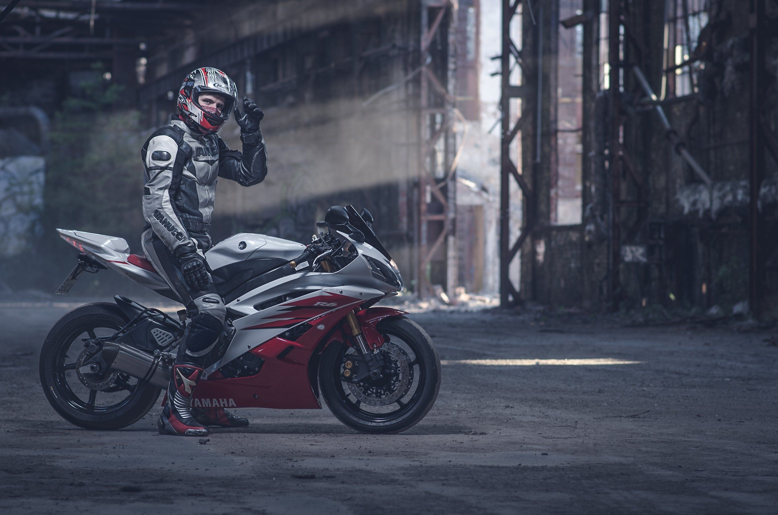 Yamaha YZF-R6, High-octane performance, Aggressive styling, Dominant presence, 2500x1660 HD Desktop