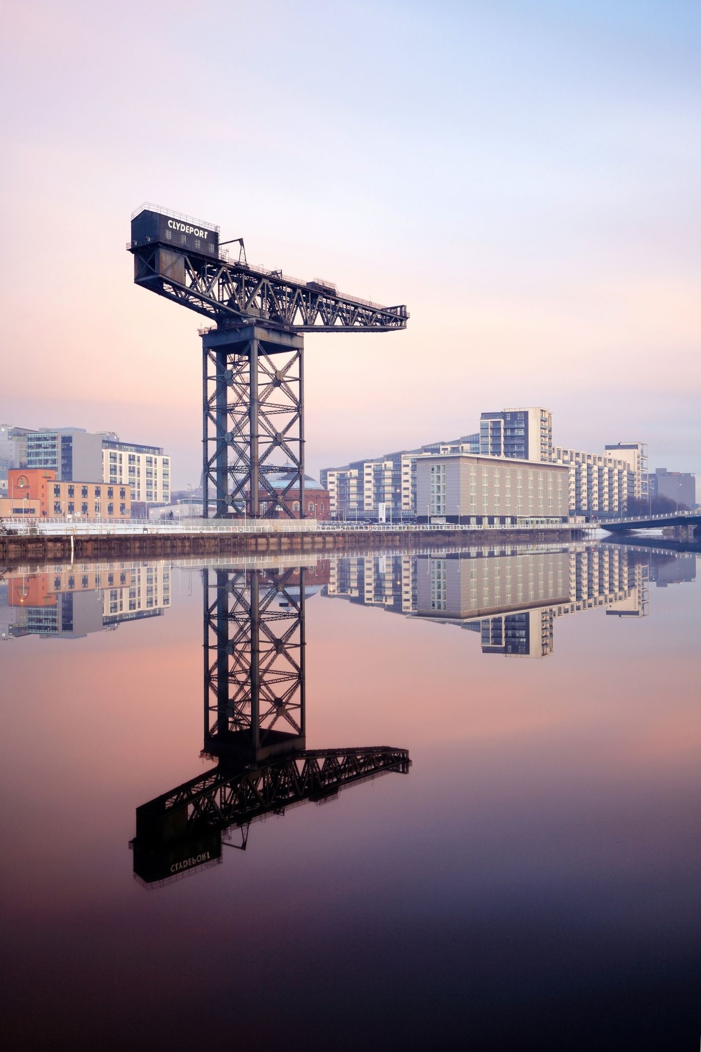 Finnieston crane, Glasgow (Scotland) Wallpaper, 1370x2050 HD Phone