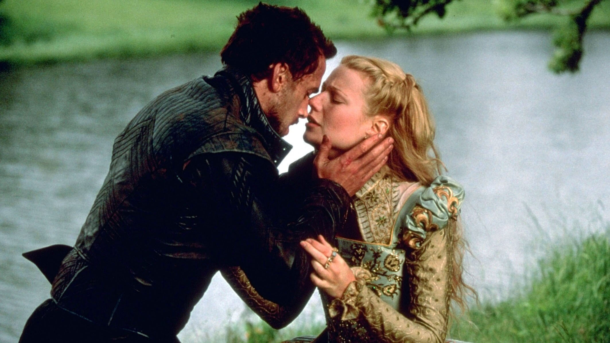 Shakespeare in Love, Romantic period comedy, William Shakespeare's muse, Theatrical love affair, 2130x1200 HD Desktop