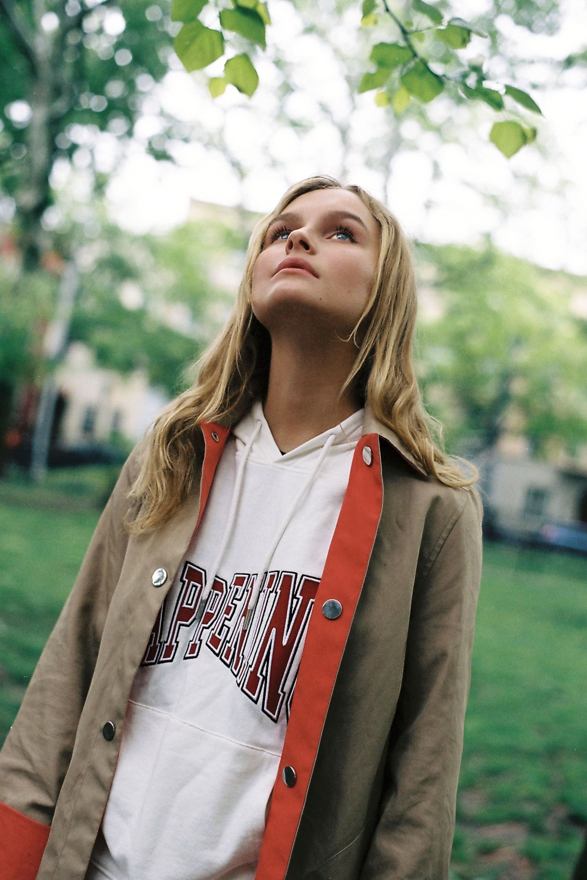 Olivia DeJonge, Olivia DeJonge fashion, Androgynous outfits, 2000x3000 HD Phone