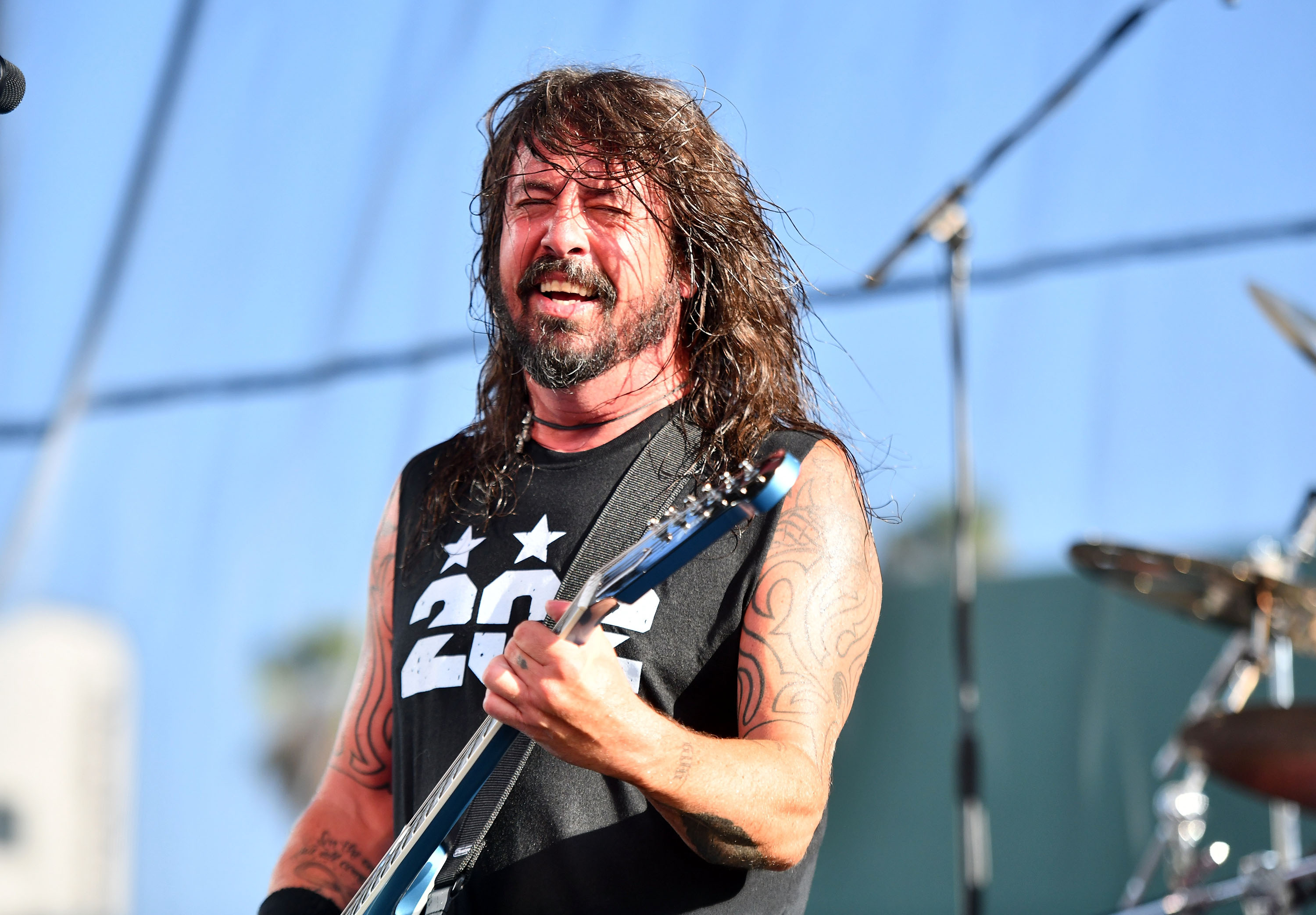 Dave Grohl, Music icon, Legendary rockstar, Influential musician, 3000x2090 HD Desktop