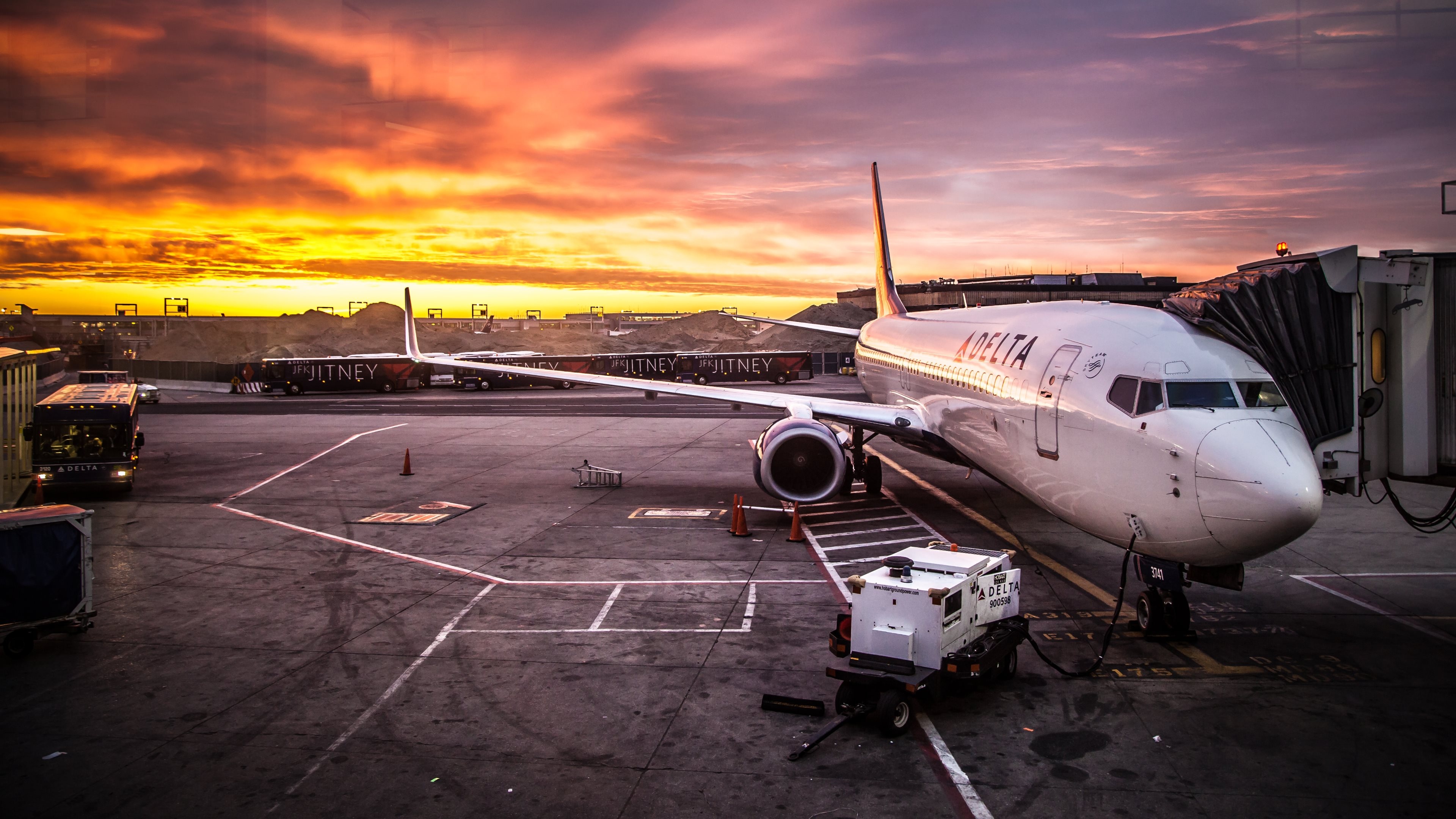 Delta Air Lines, Boeing 737, Stunning 4K wallpaper, Aircraft beauty, 3840x2160 4K Desktop