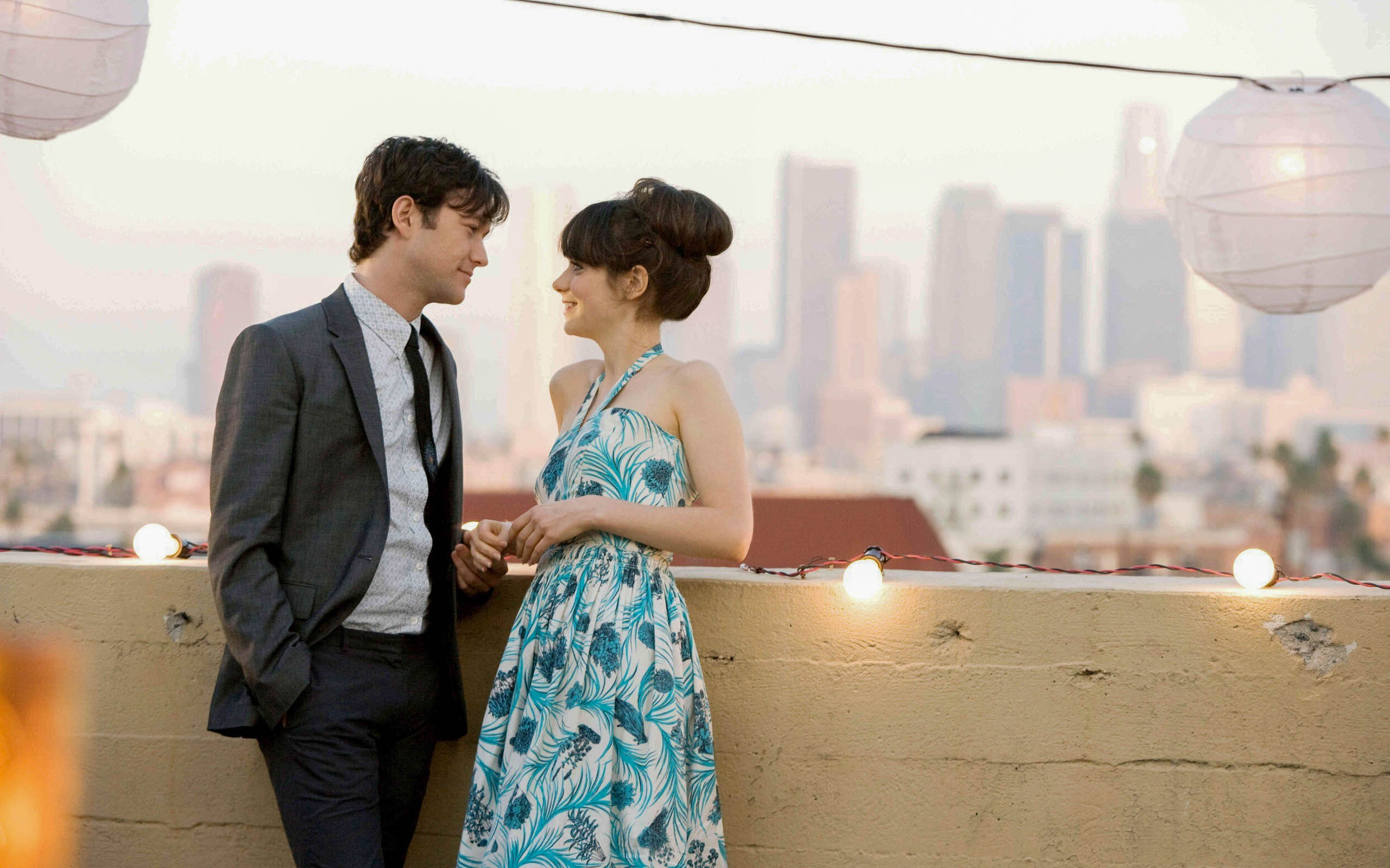 (500) Days of Summer, Rooftop romance, Free-spirited love, Urban backdrop, 2560x1600 HD Desktop