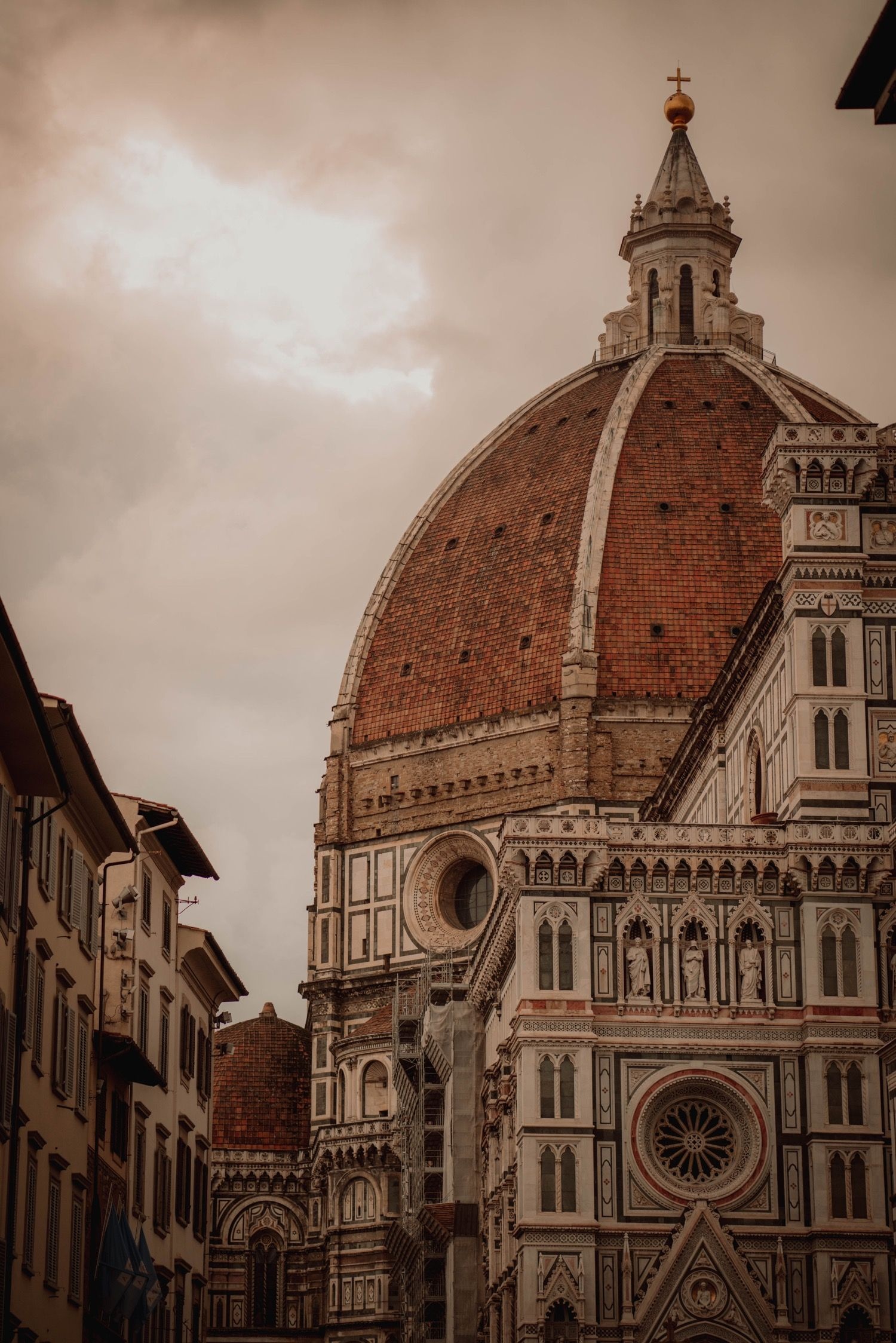 Cathedral of Santa Maria del Fiore, Sunset view, Famous buildings, Classic architecture, 1500x2250 HD Phone