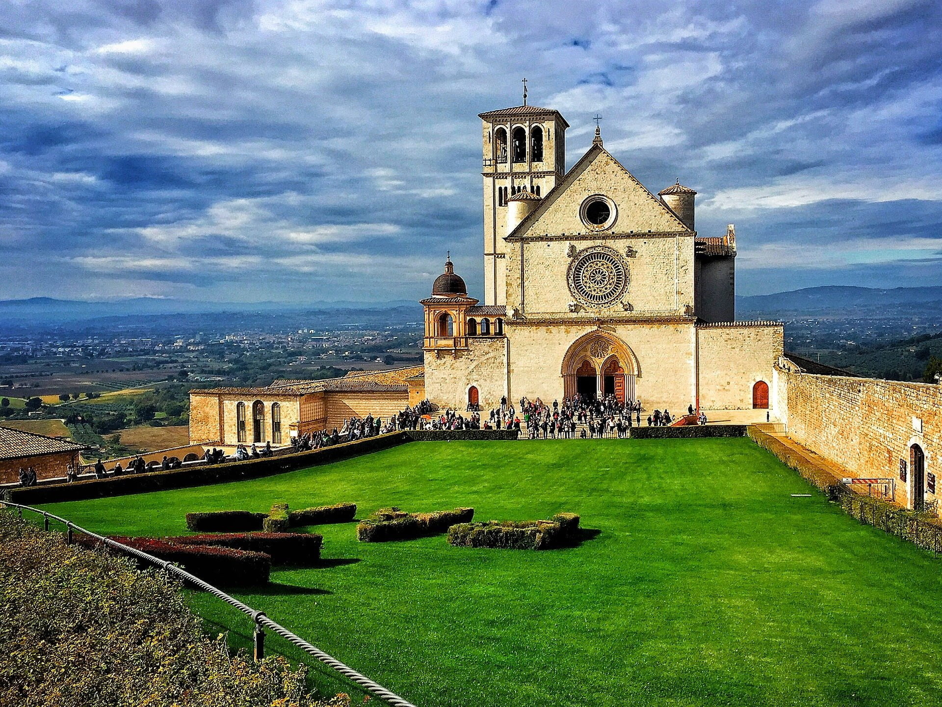 Assisi Chiesa del Carmine, Umbria, 1920x1440 HD Desktop