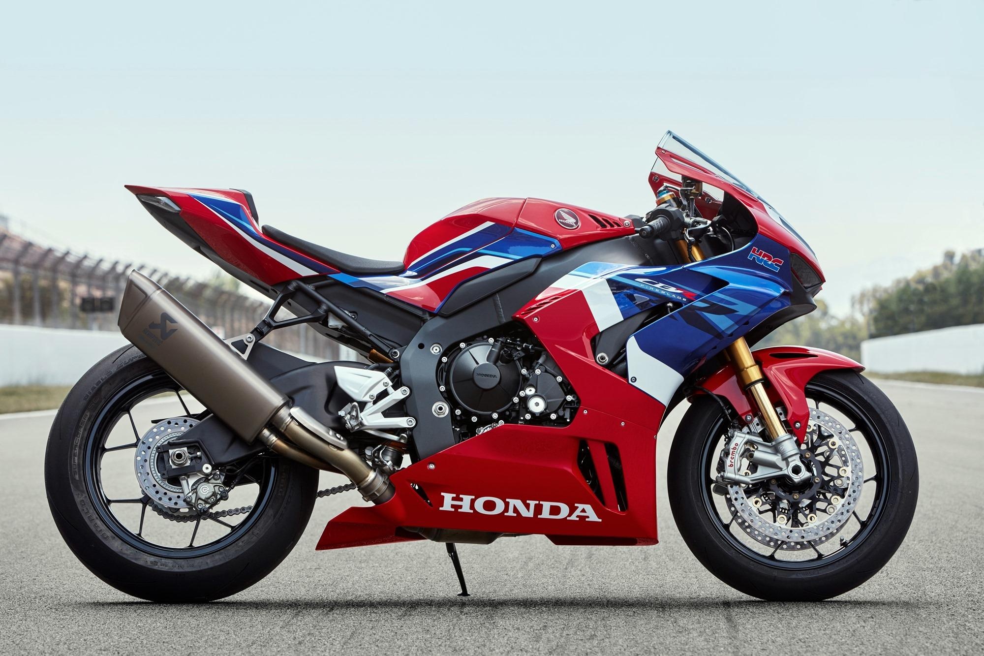 Honda CBR900RR, Fireblade backgrounds, Sportbike heritage, Immaculate condition, 2000x1340 HD Desktop